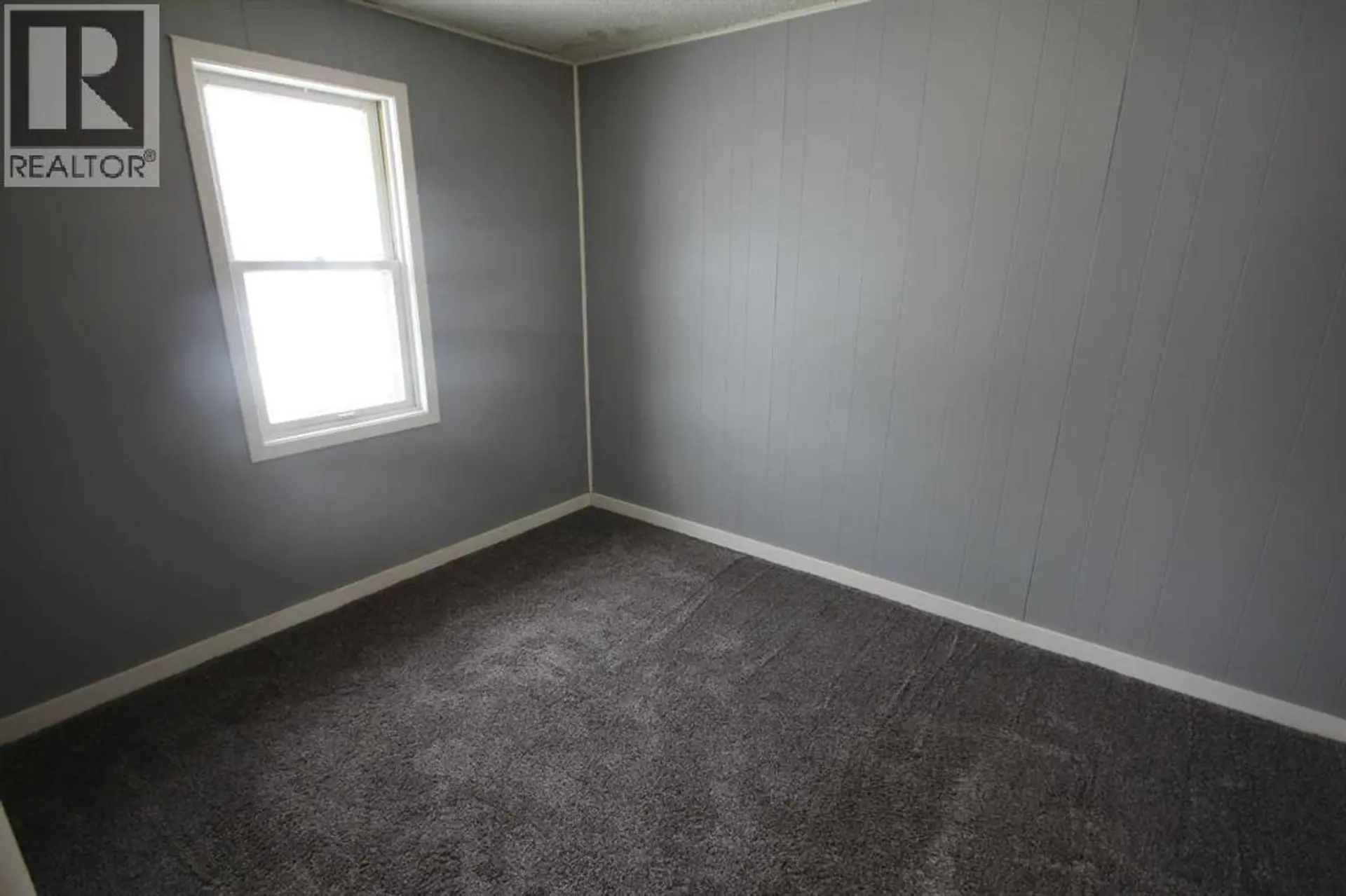 4709 46 Street - Image 6