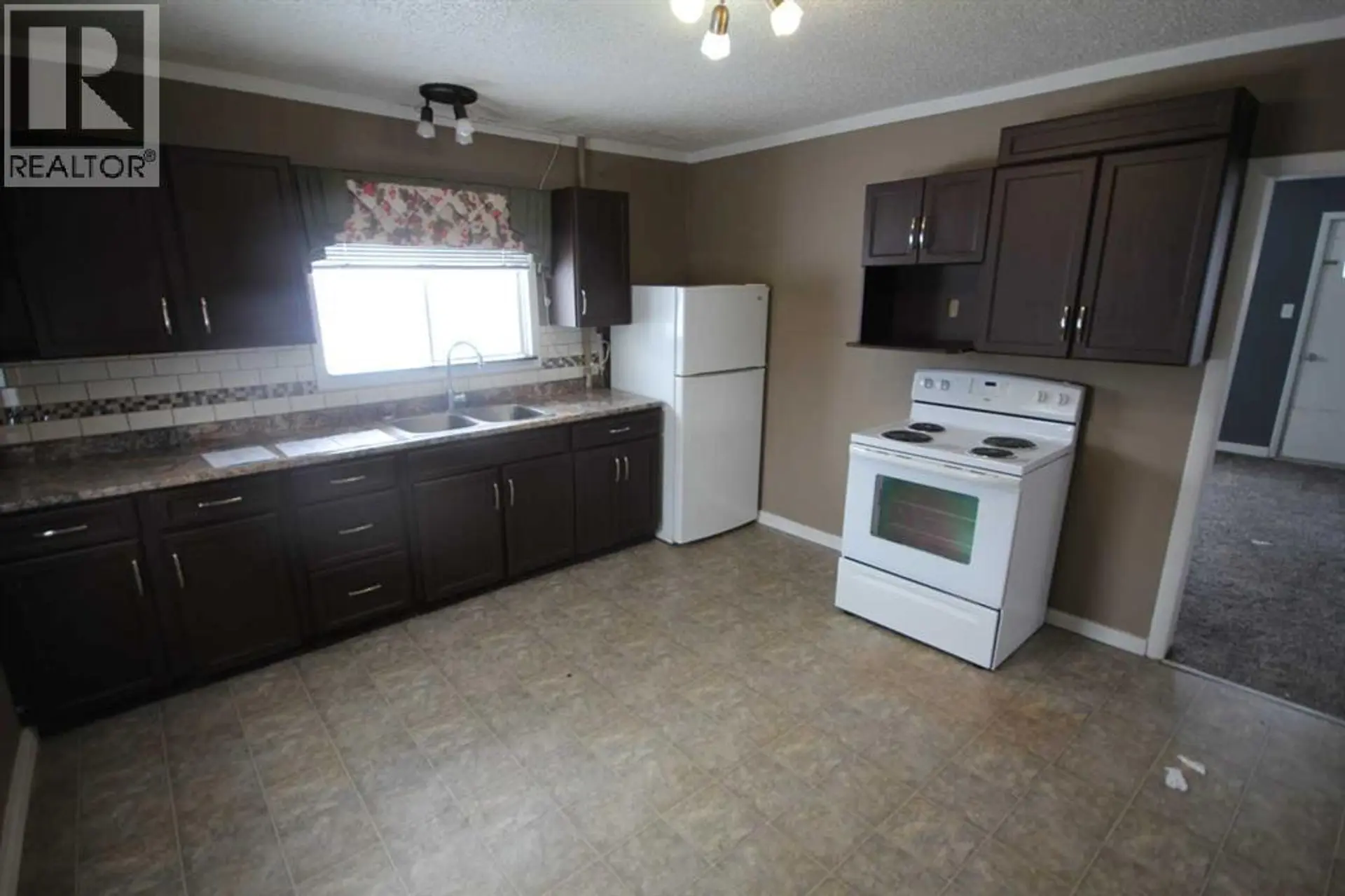 4709 46 Street - Image 4