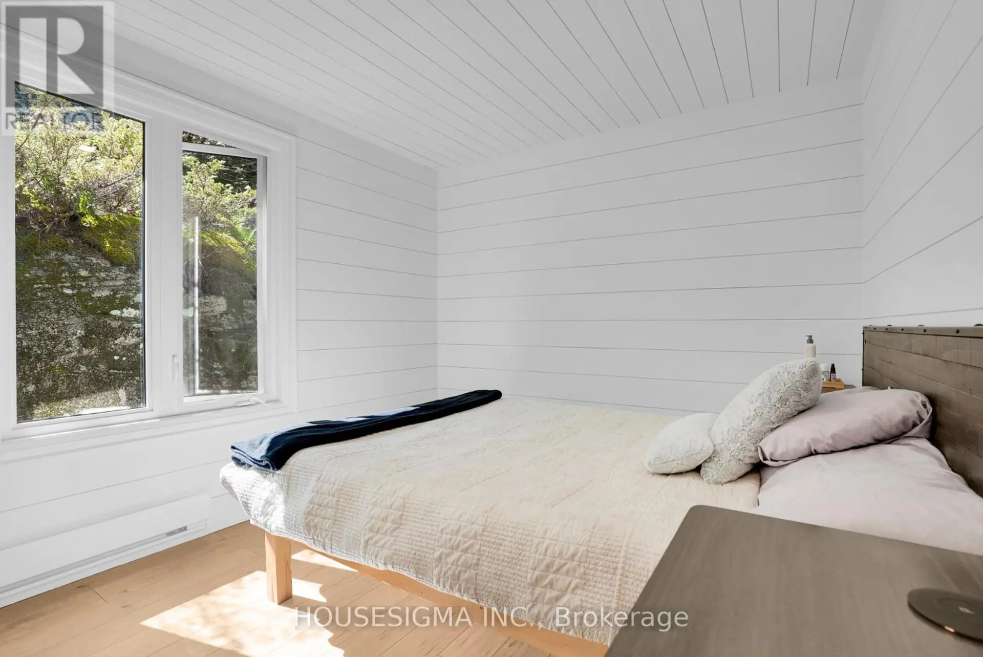 8150 LAIDLAW AVENUE - Image 15