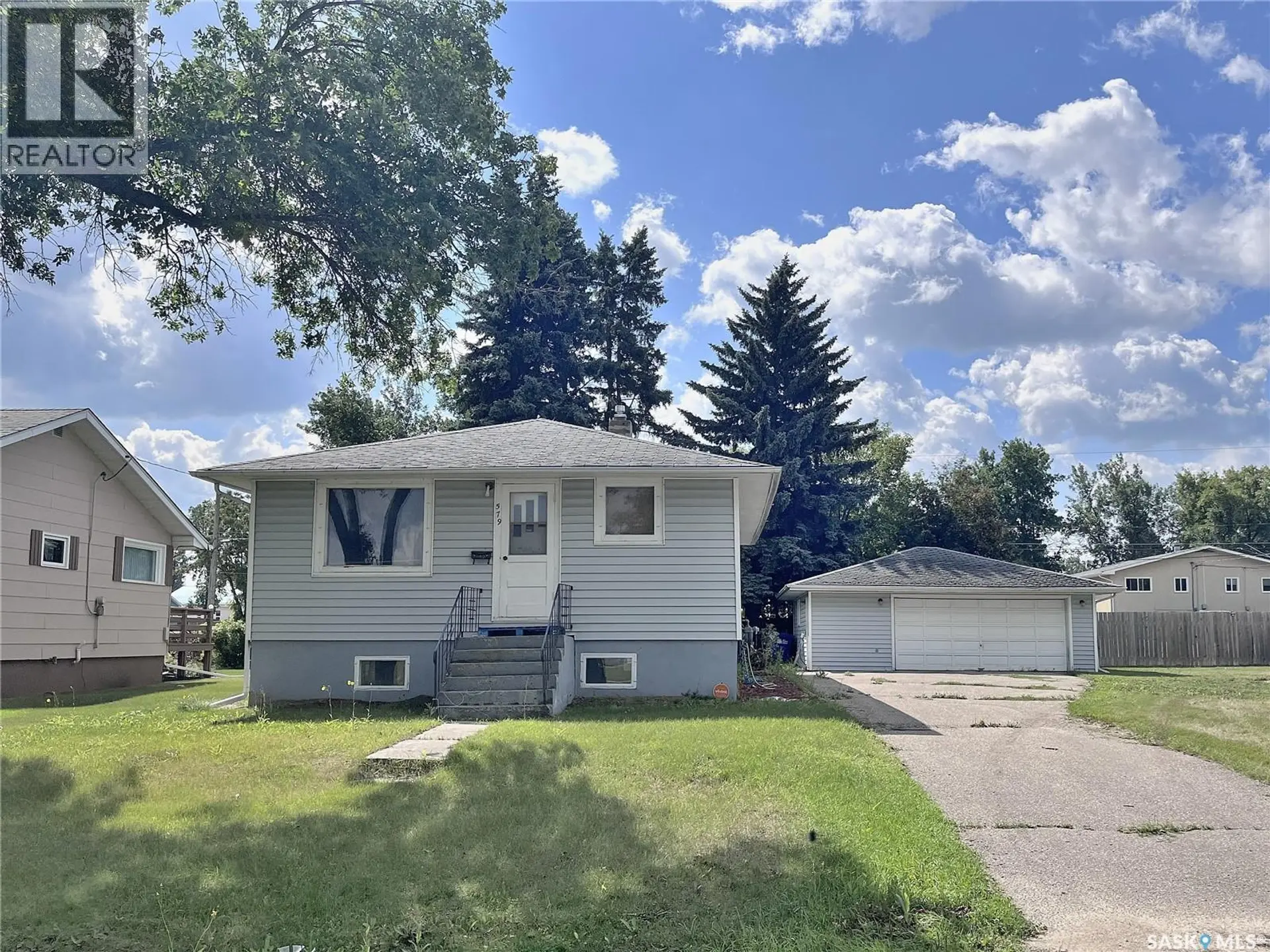 579 25th STREET E - Image 1