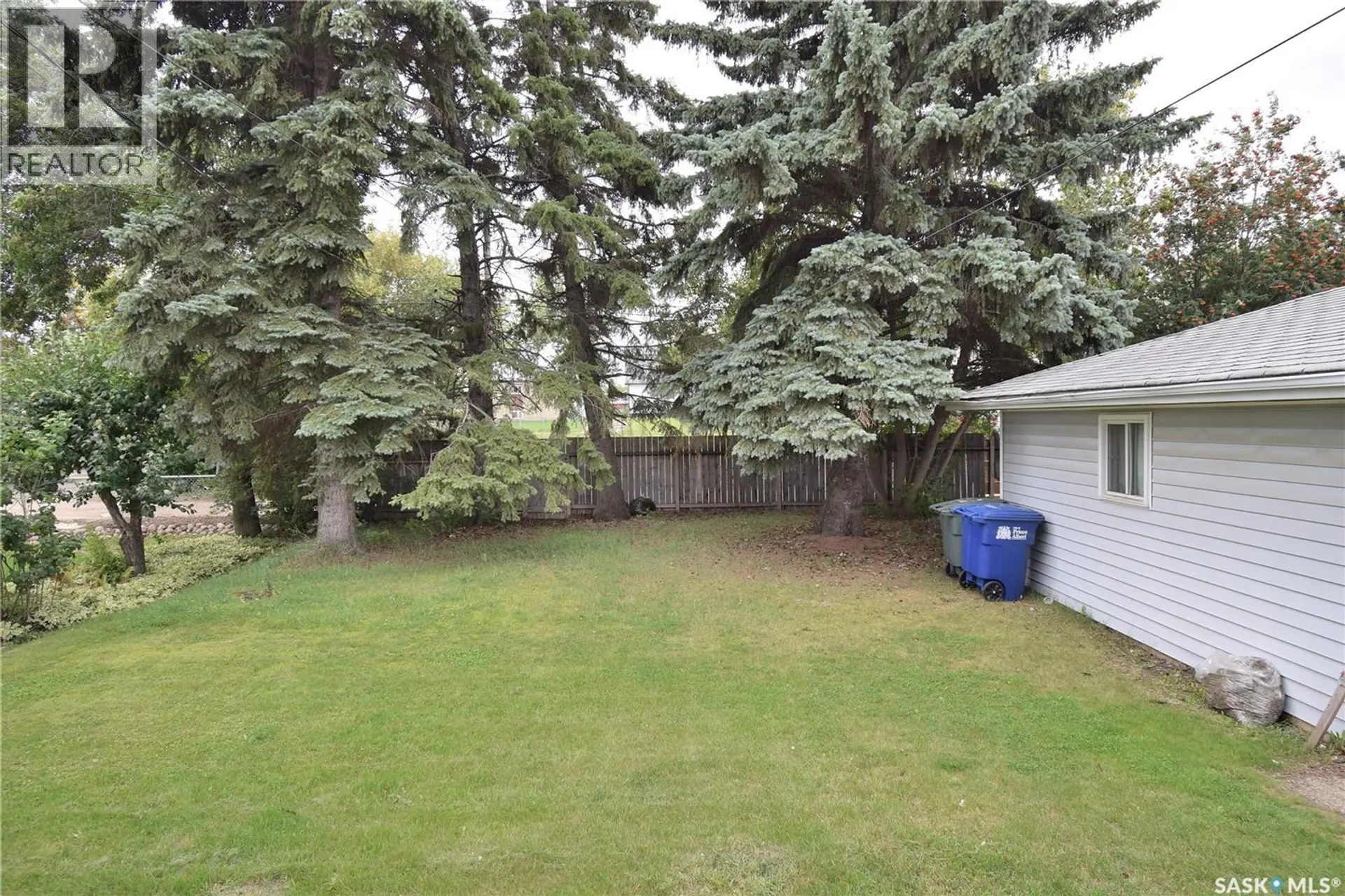 579 25th STREET E - Image 14