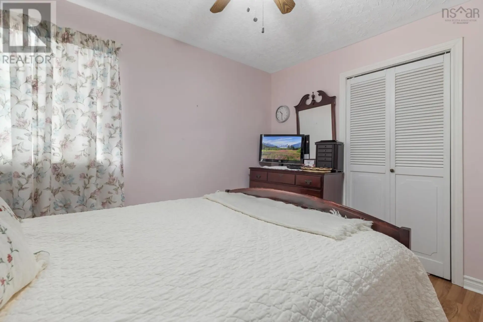 2883 Connaught Avenue - Image 8