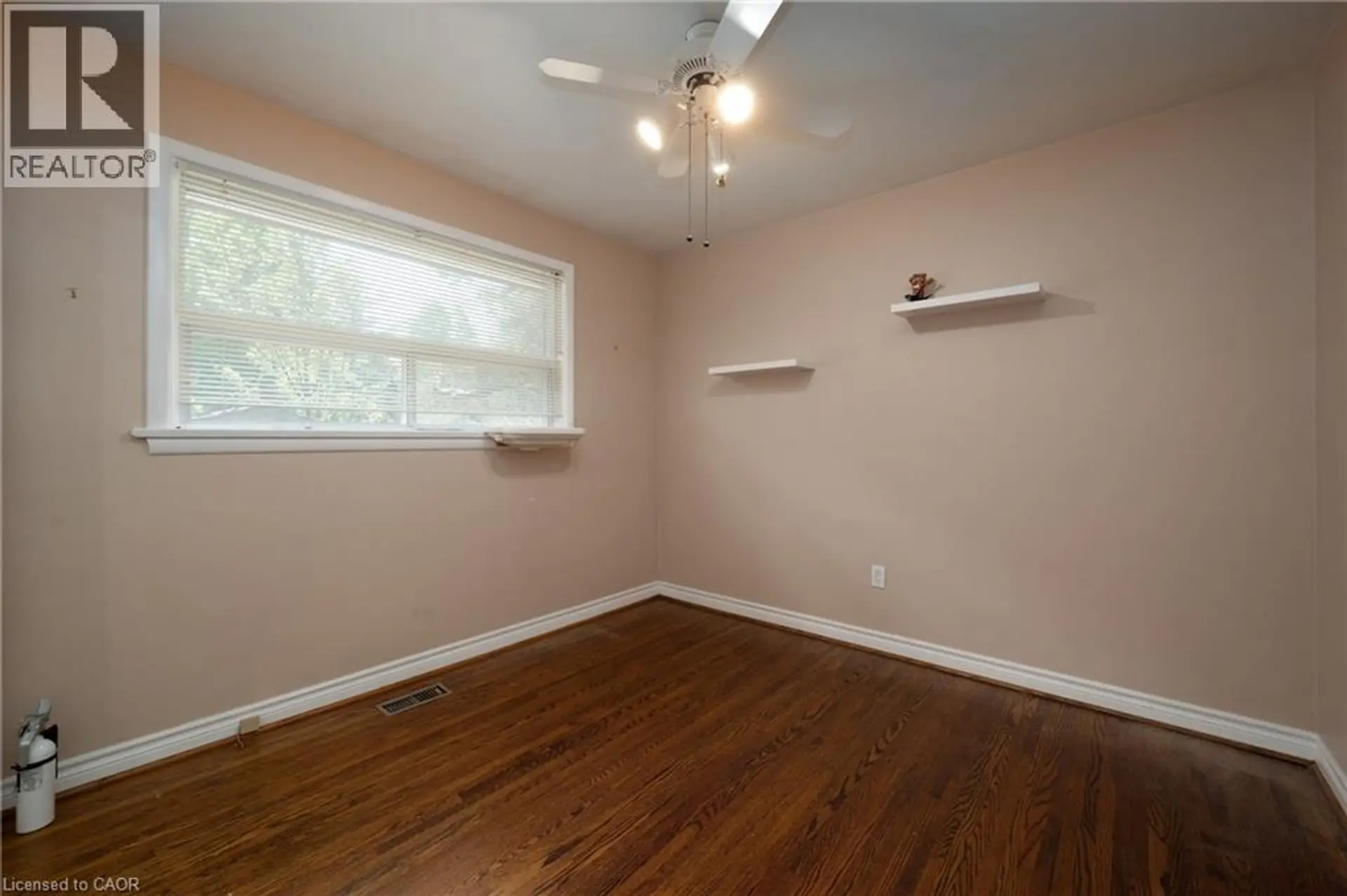 1304 AVON Crescent - Image 15