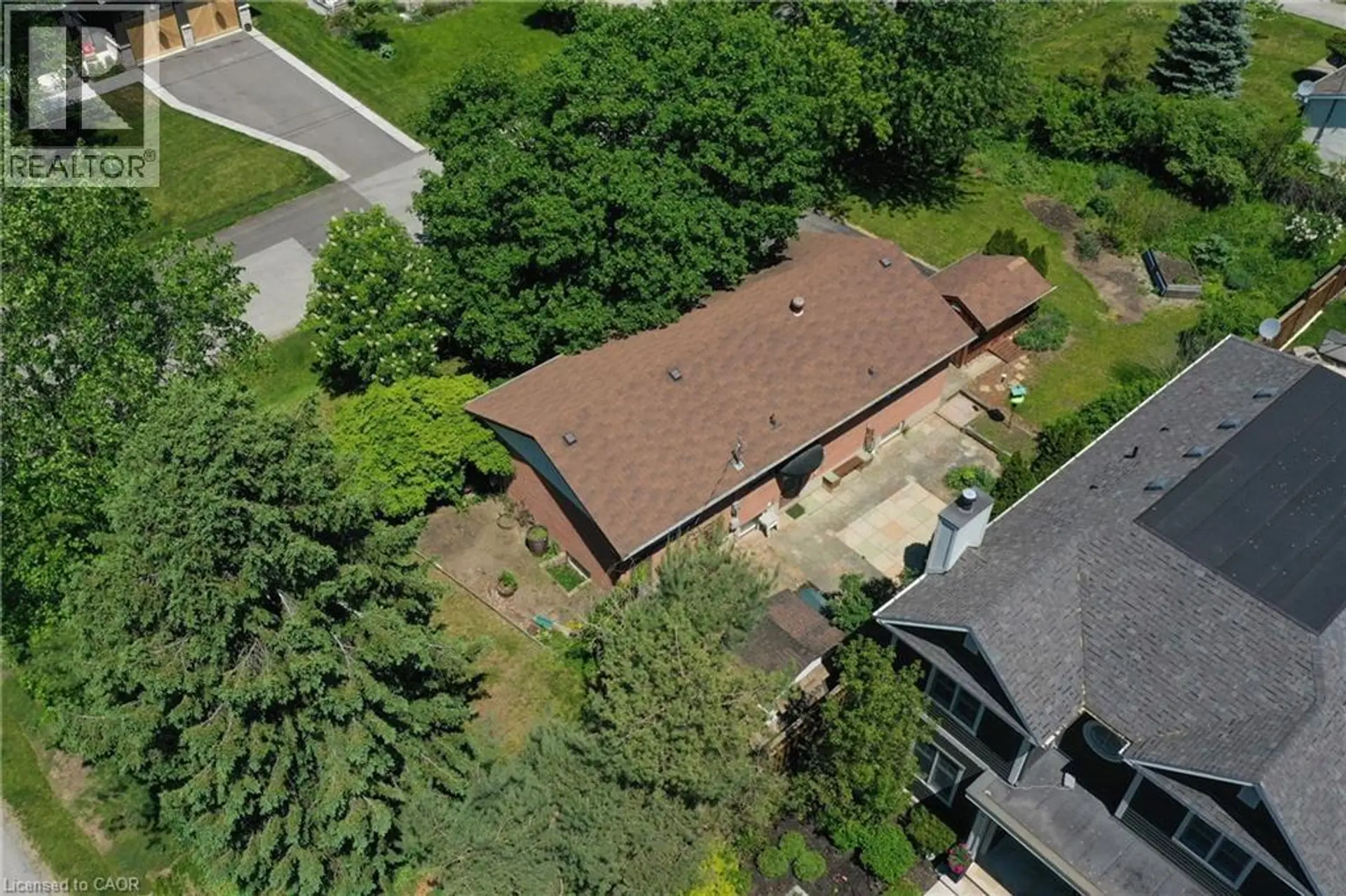 1304 AVON Crescent - Image 3