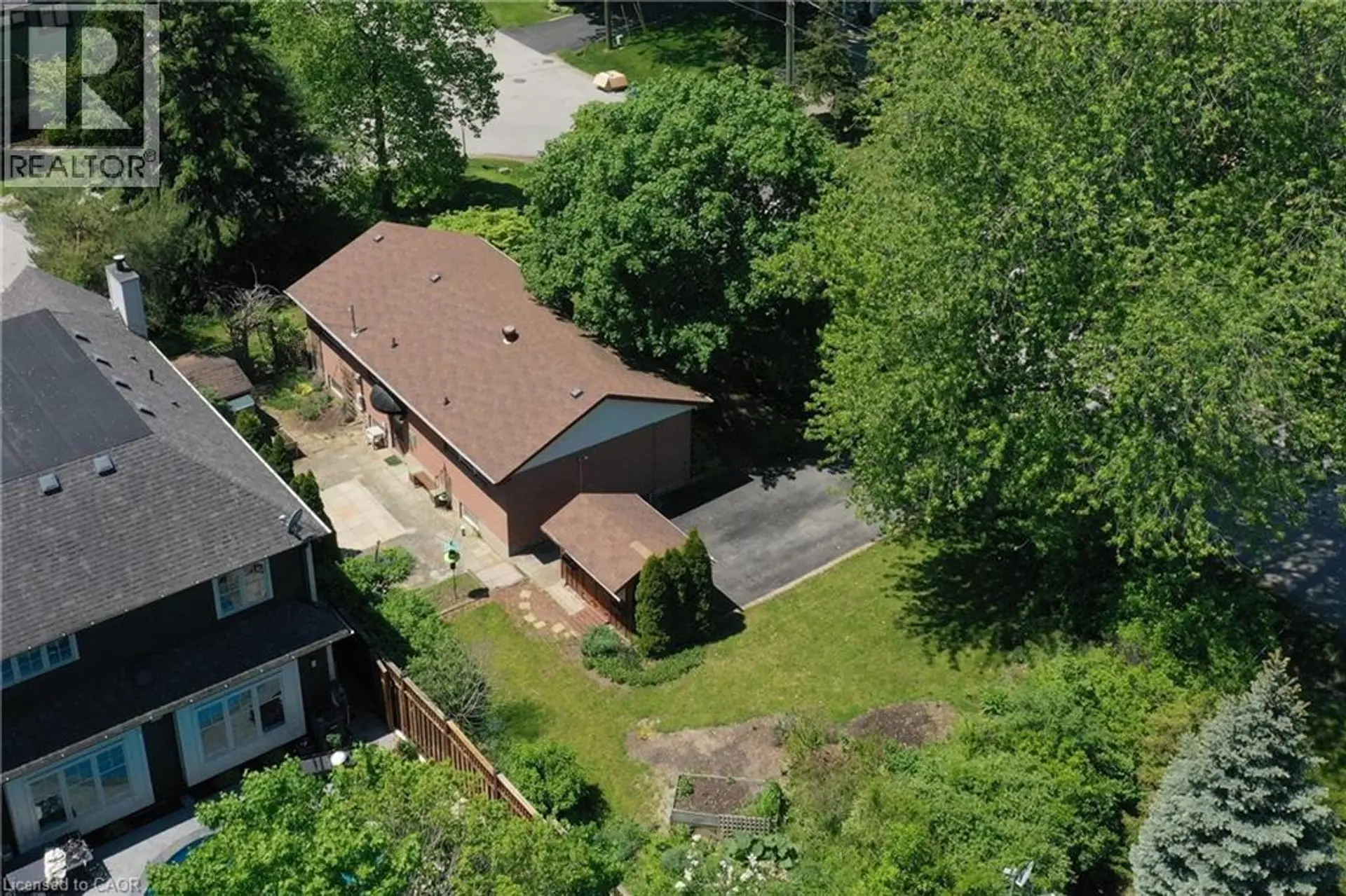 1304 AVON Crescent - Image 5