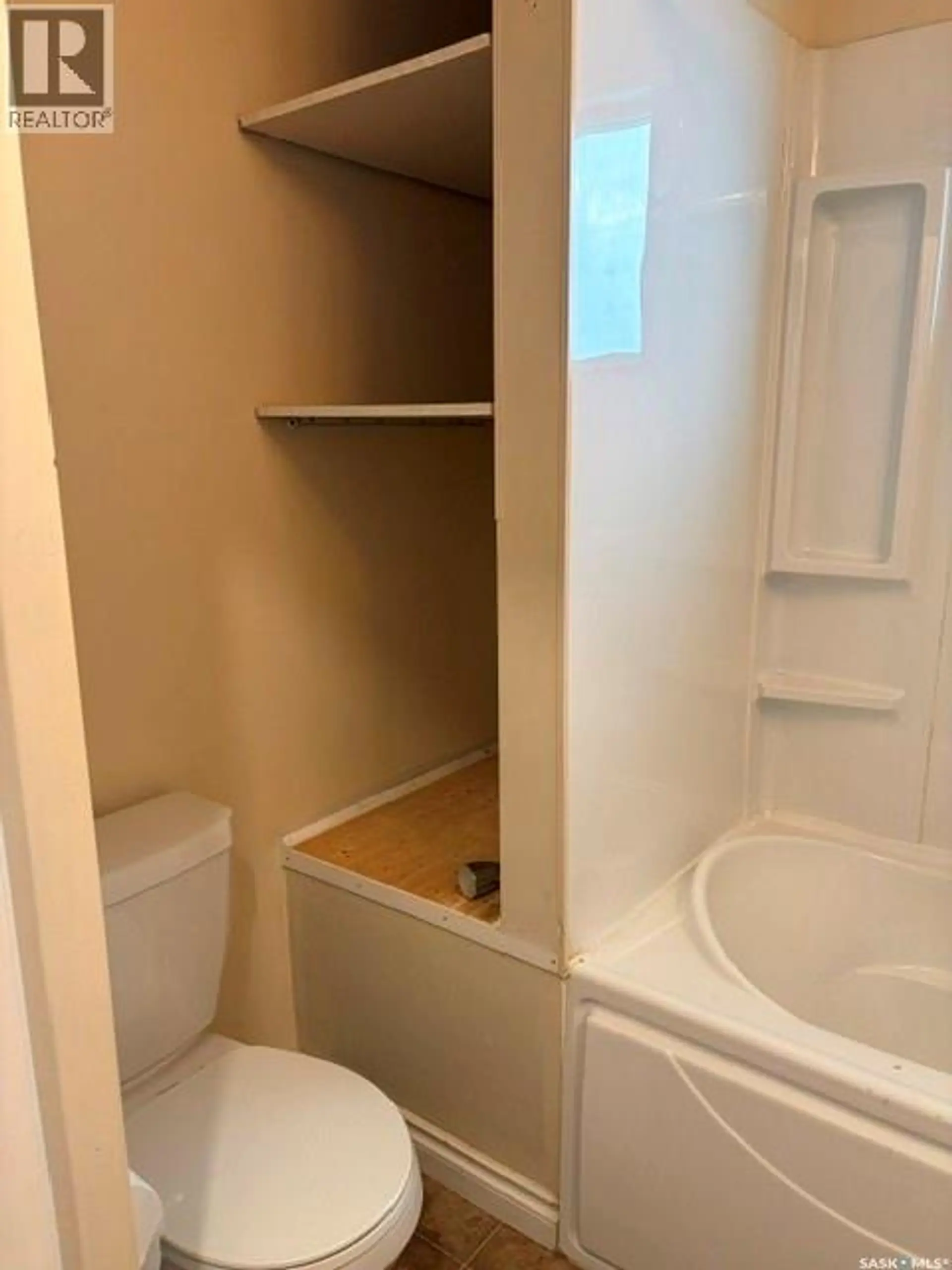 2047 Retallack STREET - Image 11