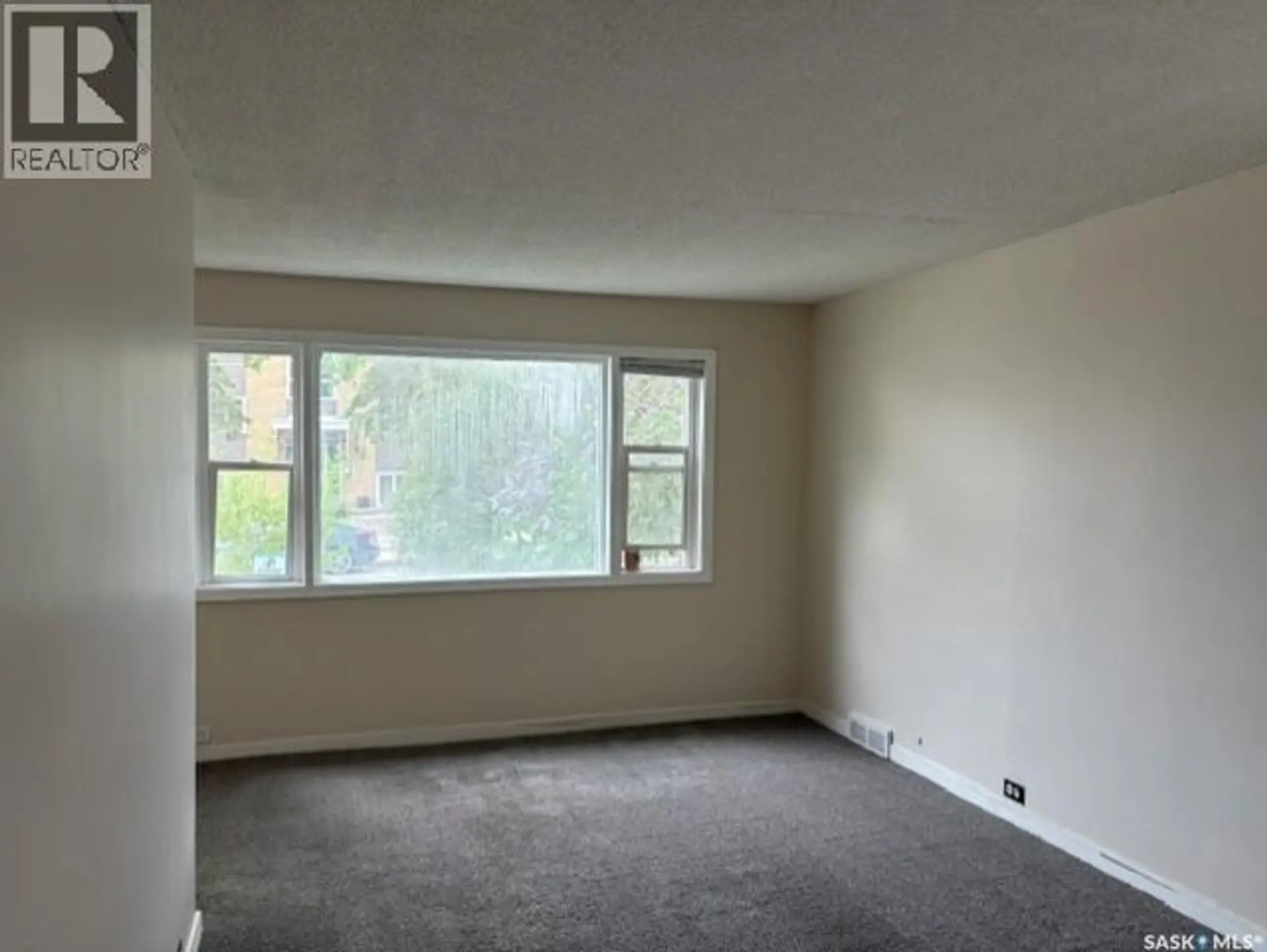2047 Retallack STREET - Image 2