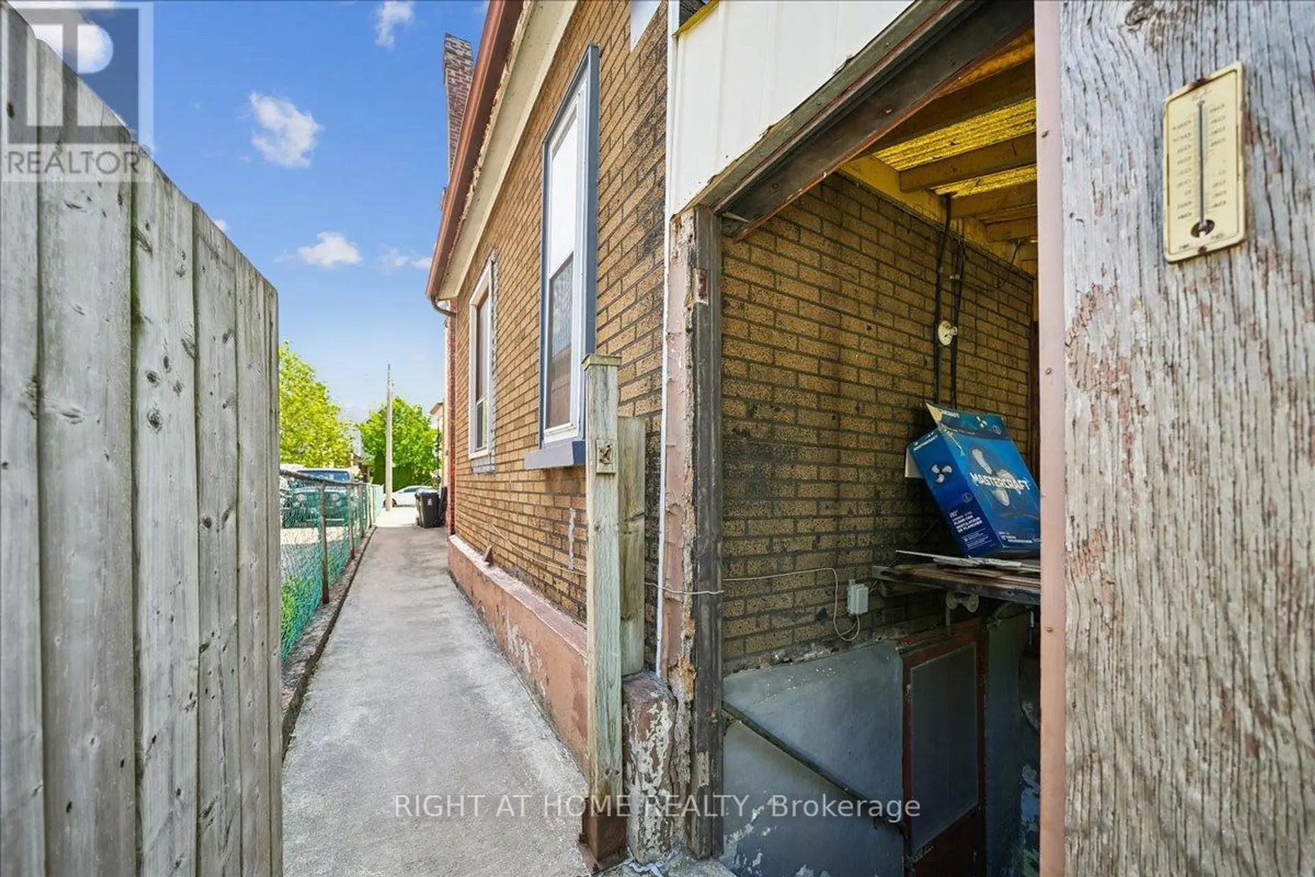 434 MARGUERETTA STREET N - Image 8