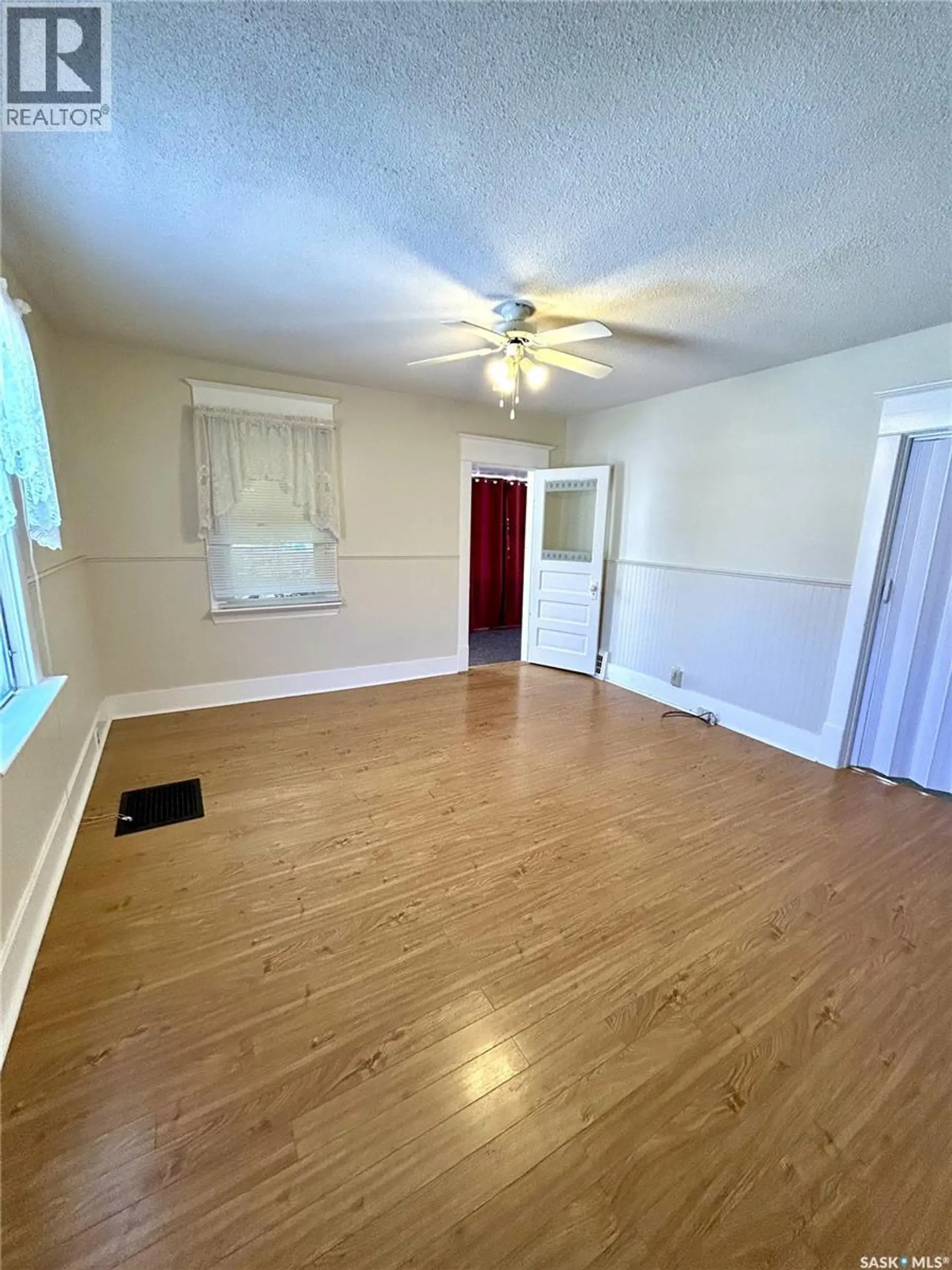 58 10th AVENUE NE - Image 7