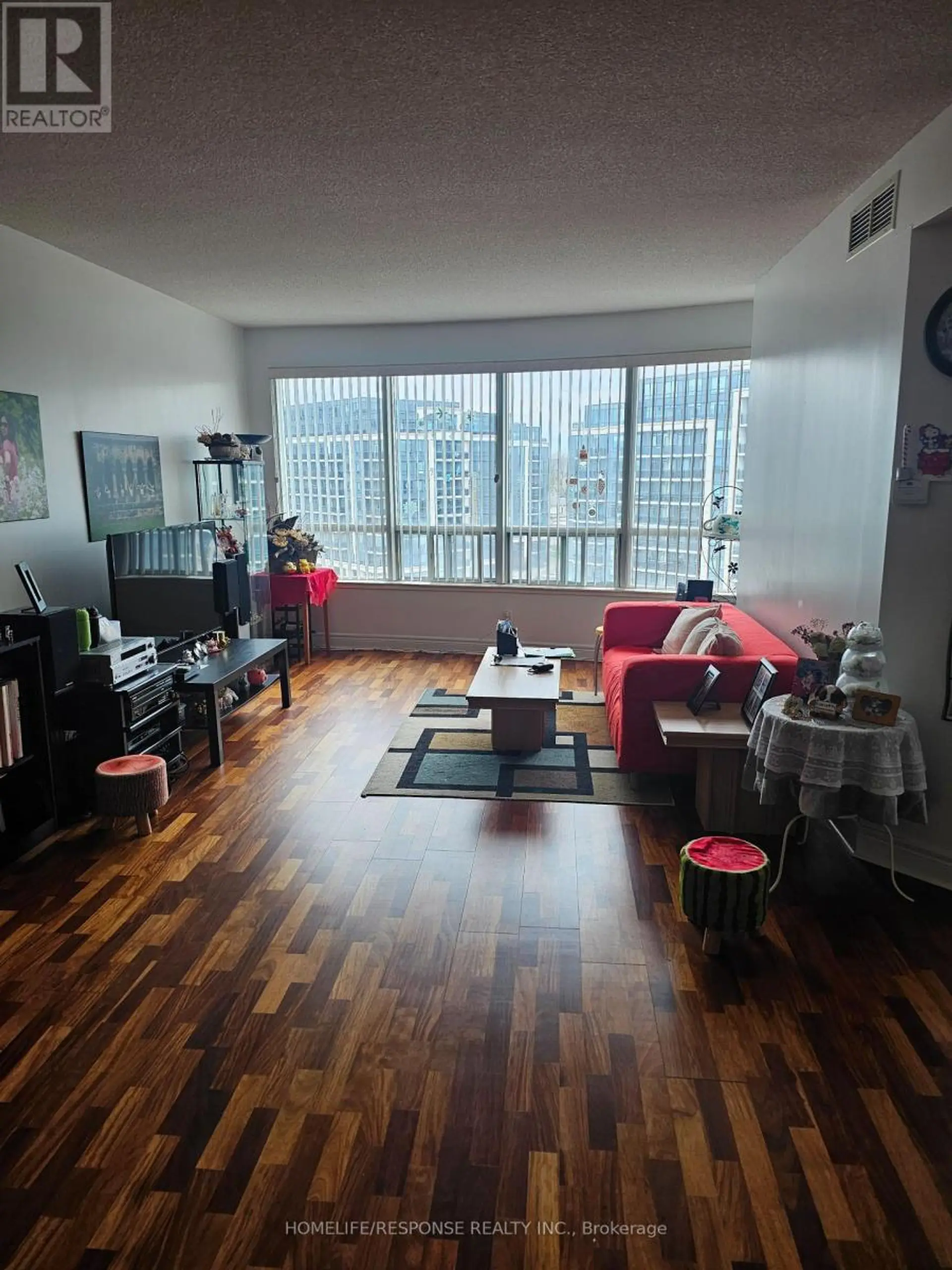 #1011 48 SUNCREST BOULEVARD - Image 2