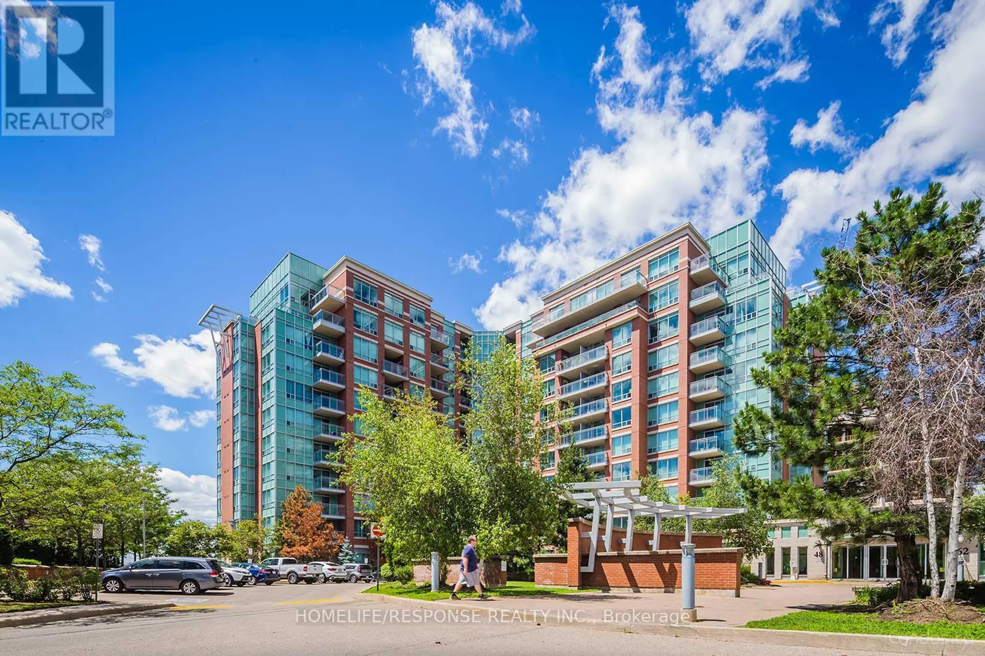 #1011 48 SUNCREST BOULEVARD - Image 1