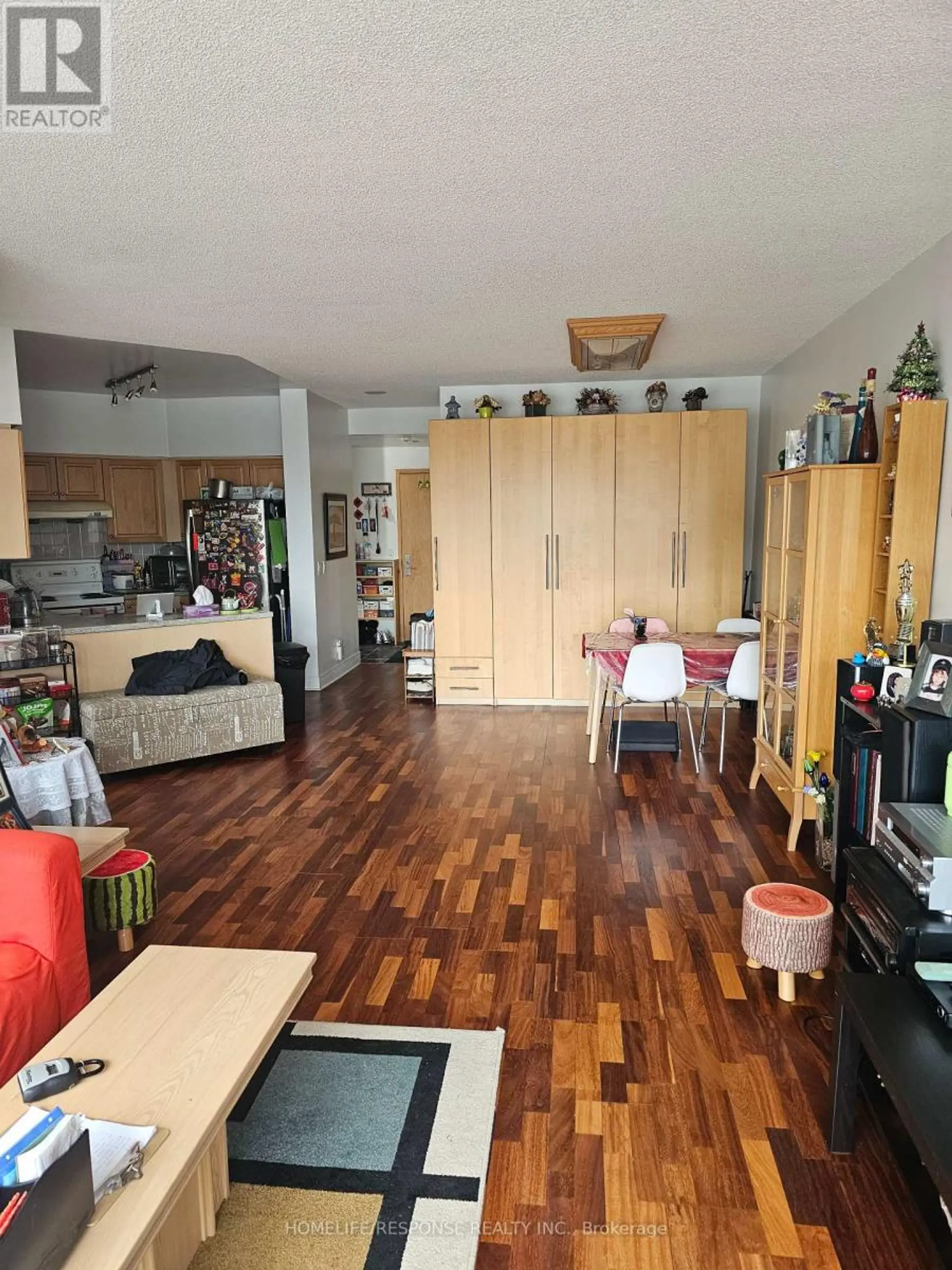 #1011 48 SUNCREST BOULEVARD - Image 3