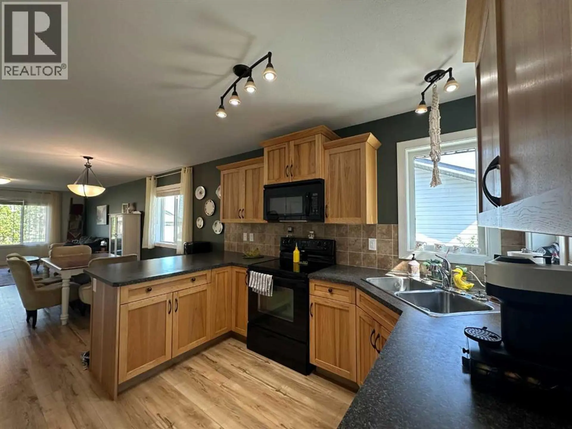 6407 59 Street - Image 8
