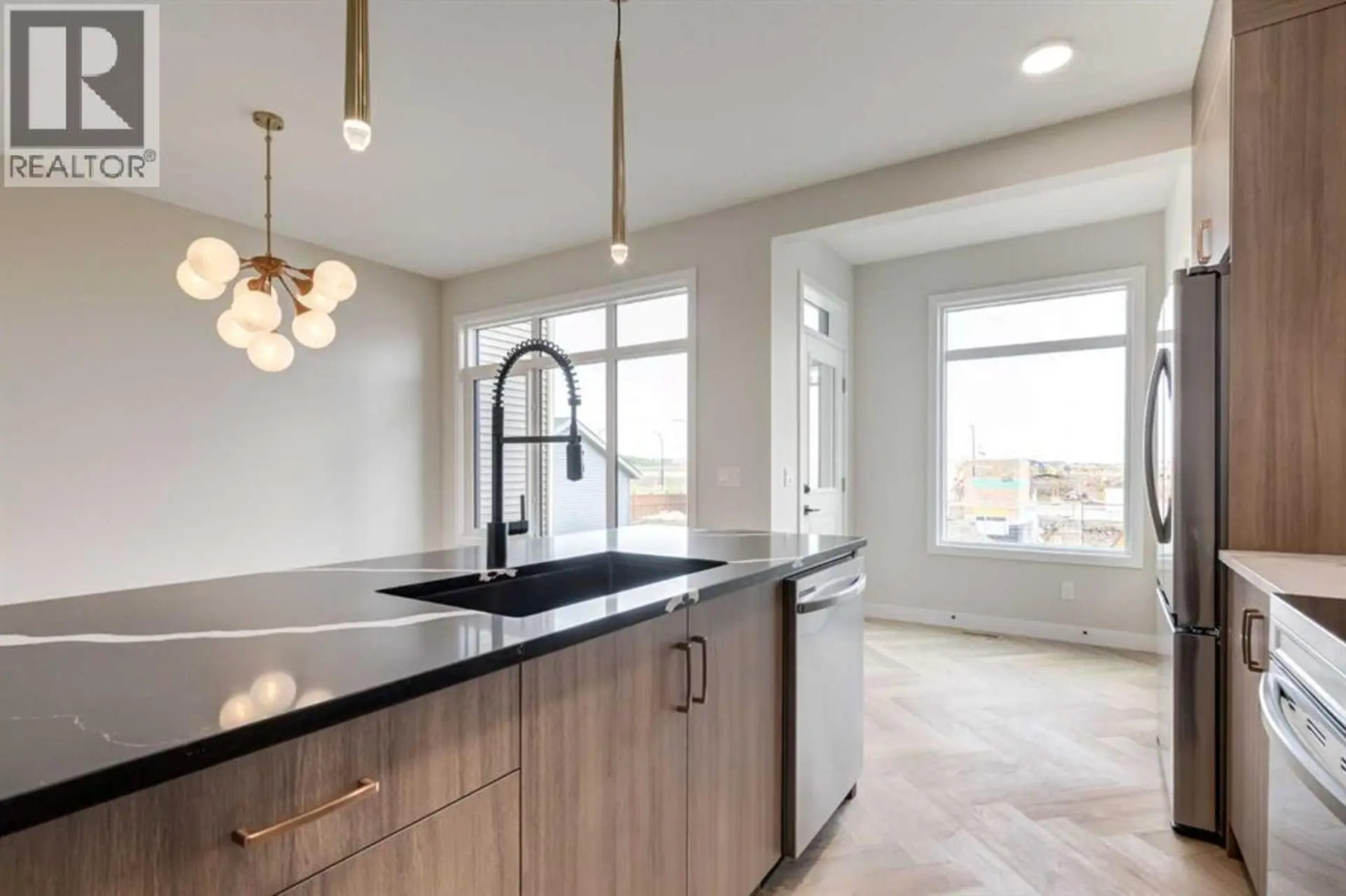 353 Cobblestone Gate - Image 6