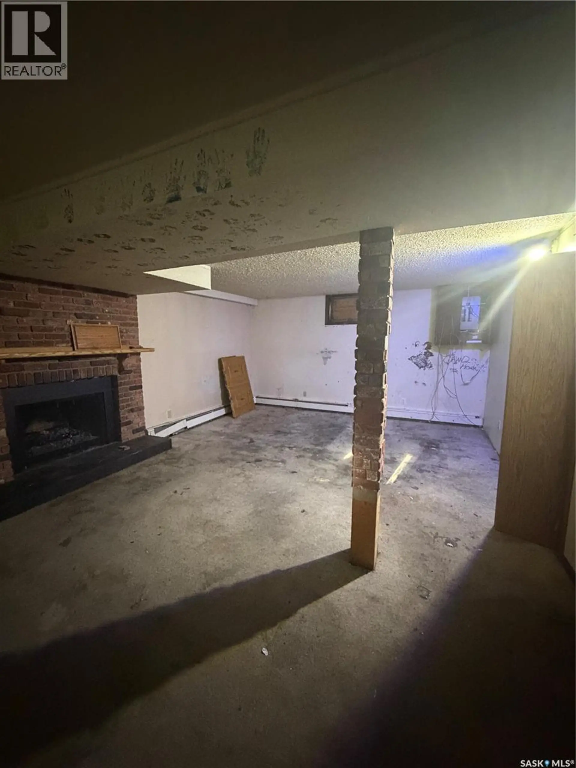 318 25th STREET E - Image 9