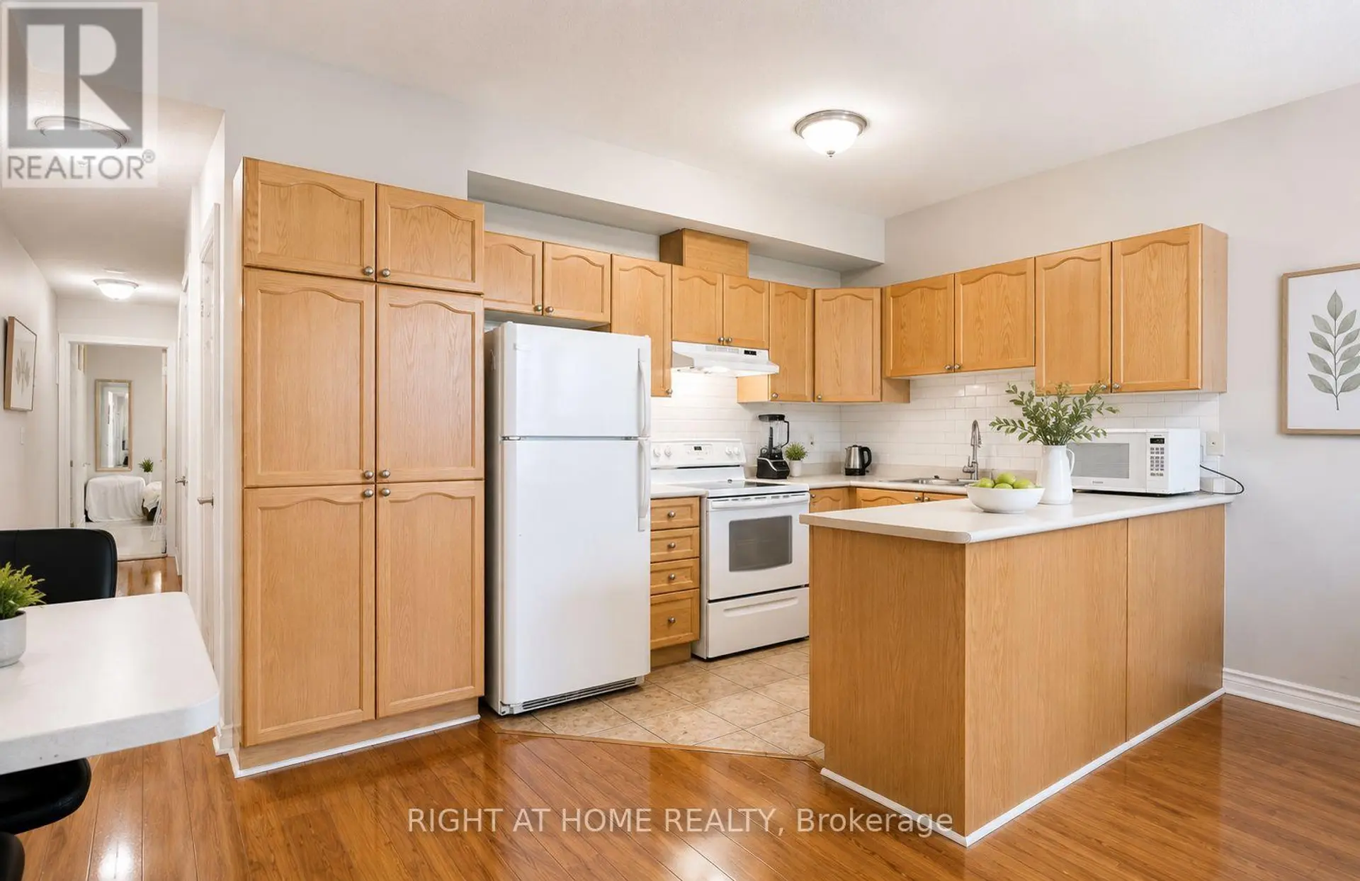 #8 1949 LAWRENCE AVENUE W - Image 19