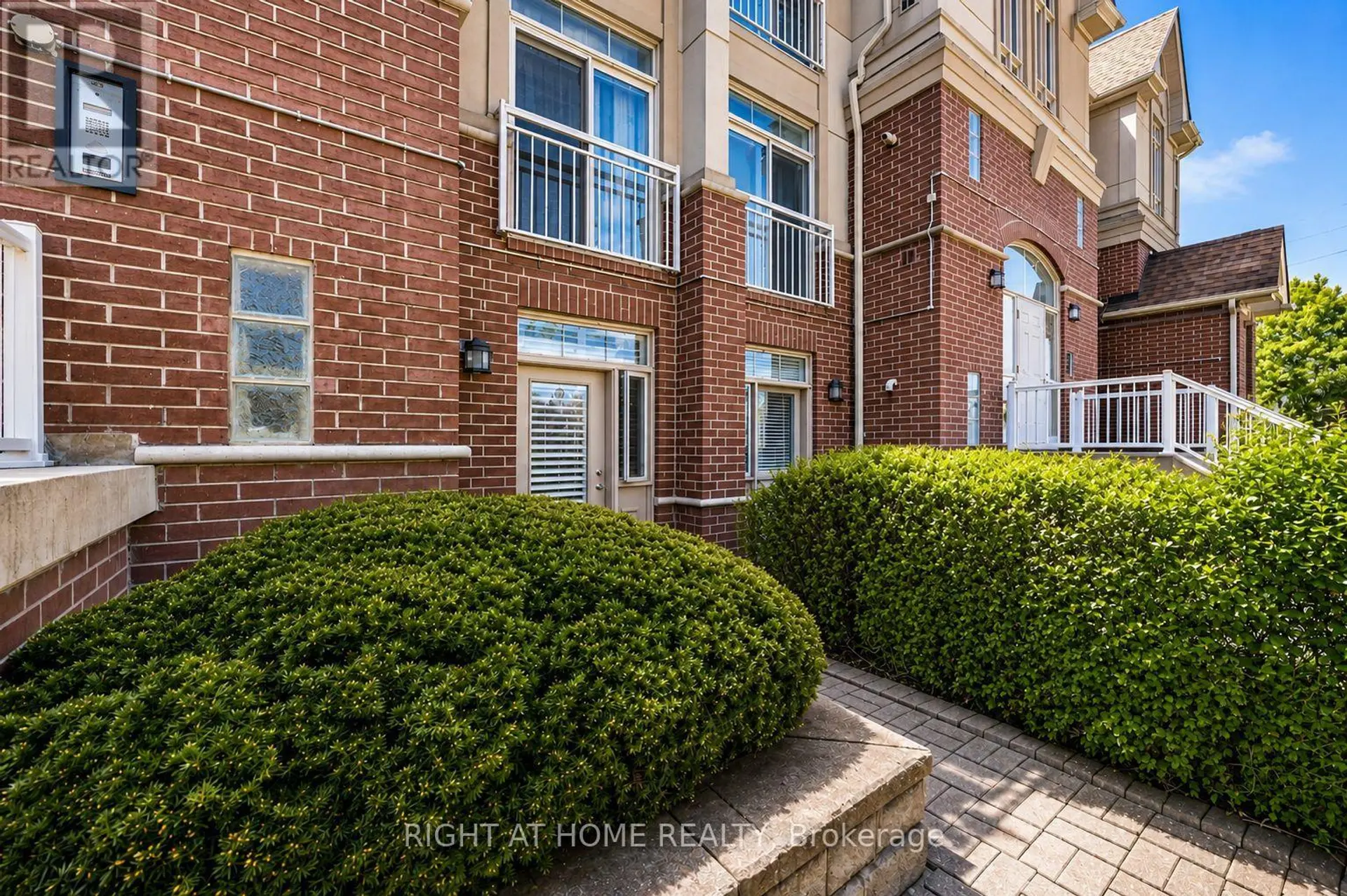 #8 1949 LAWRENCE AVENUE W - Image 4