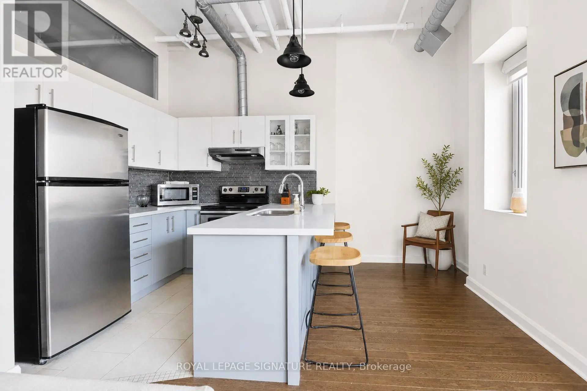 #513 700 KING STREET W - Image 12