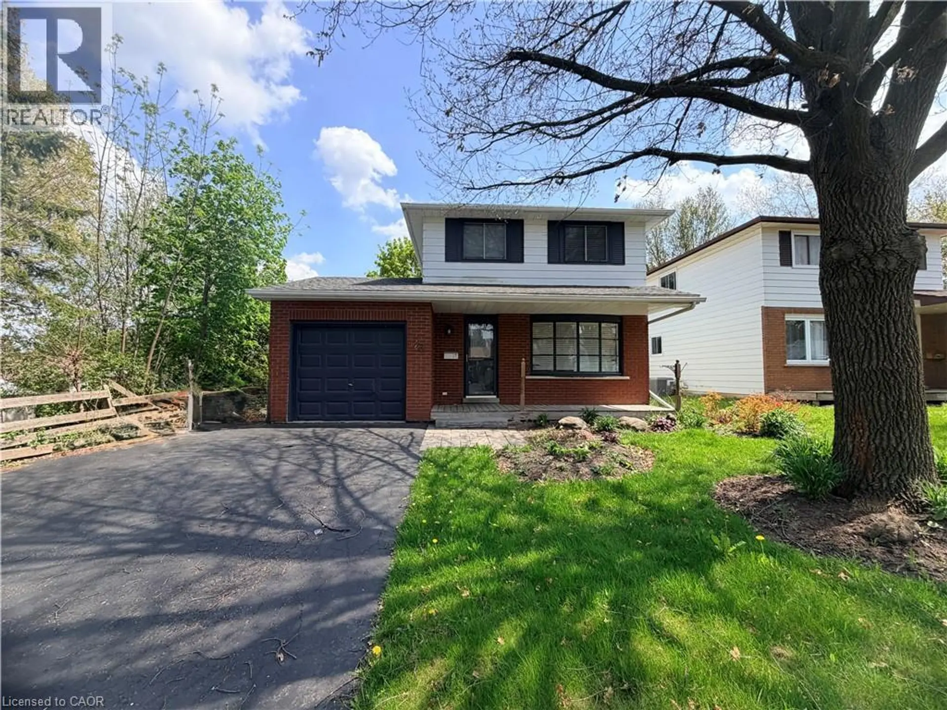 43 FOREST GLEN Crescent - Image 1
