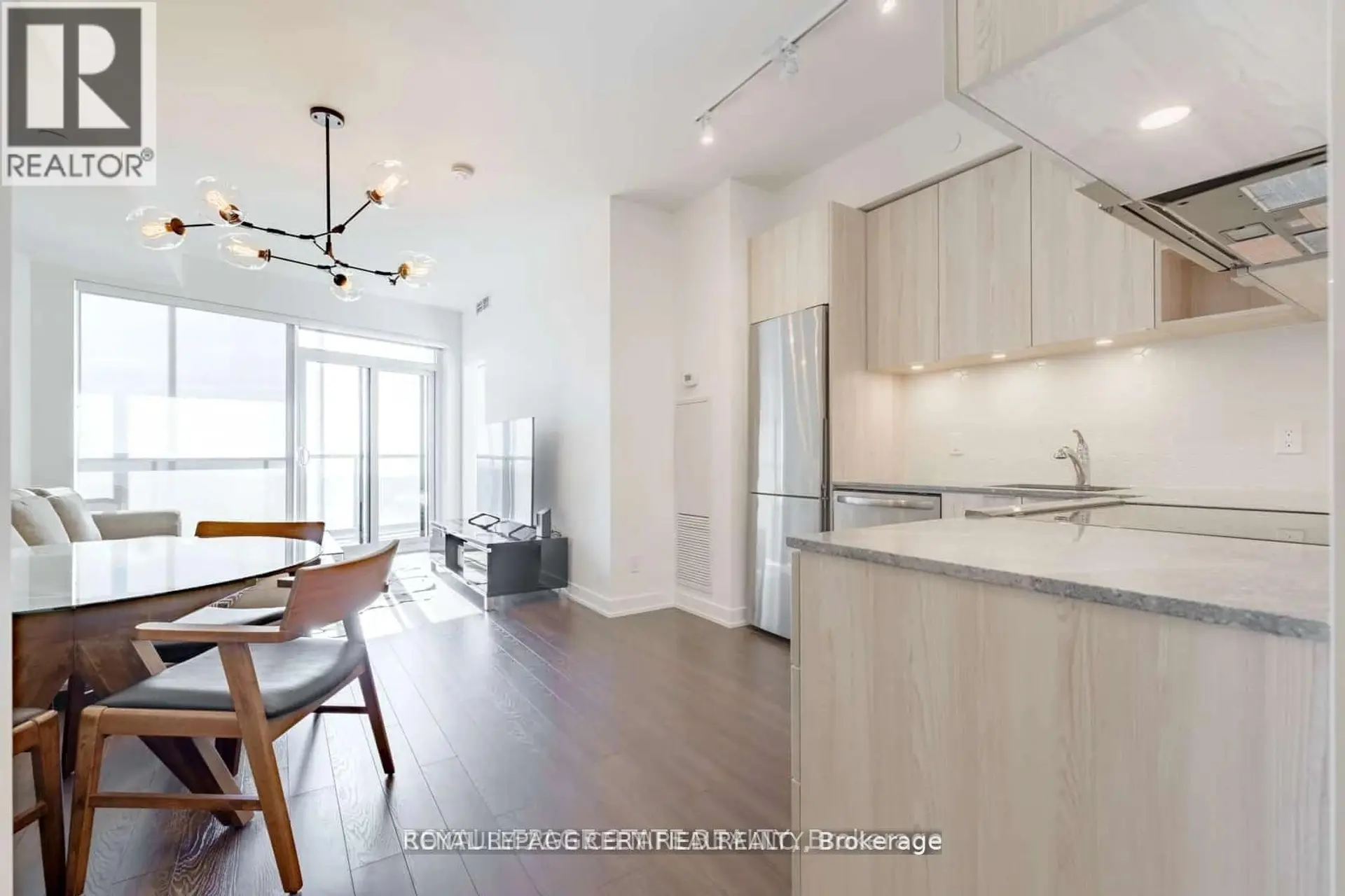 #1112 30 ORDNANCE STREET - Image 4