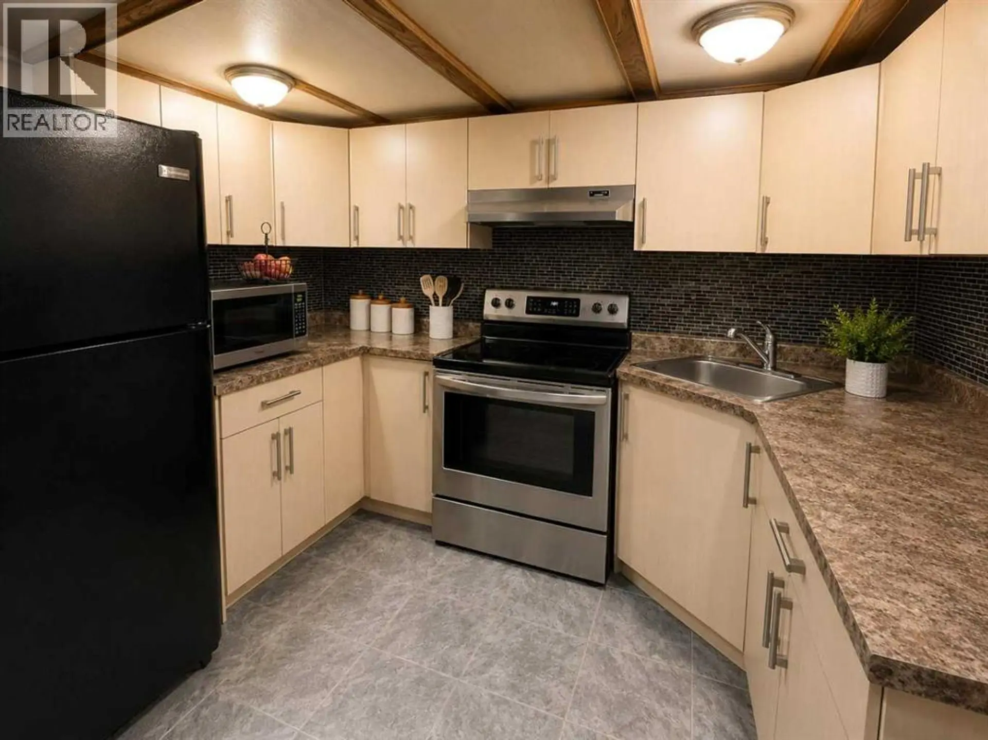 6479 68 Street NE - Image 16