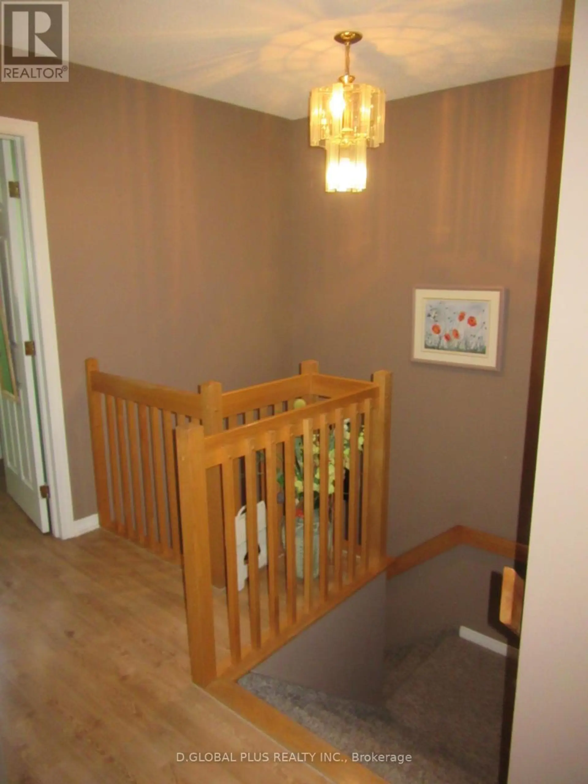 121 HEMLOCK CRESCENT N - Image 11