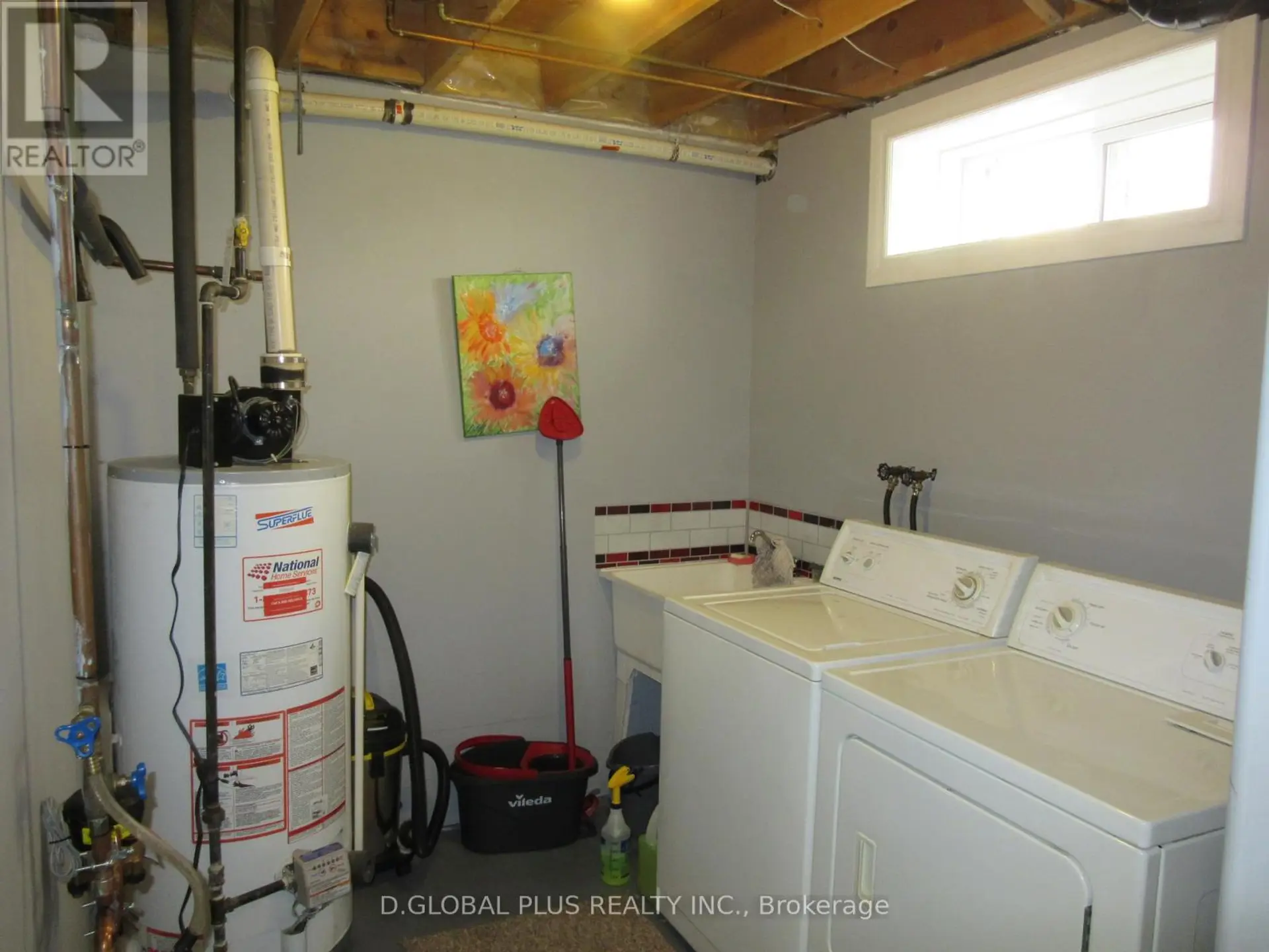121 HEMLOCK CRESCENT N - Image 12