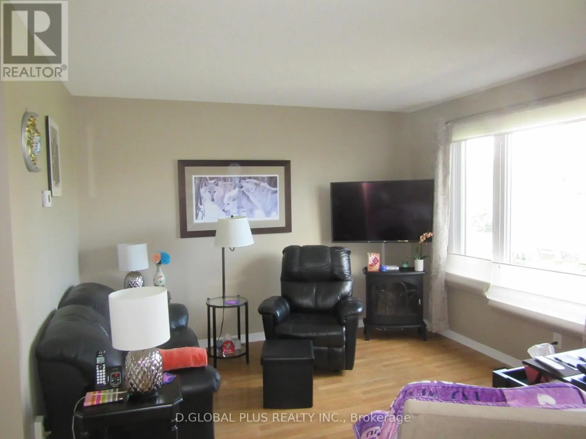 121 HEMLOCK CRESCENT N - Image 4
