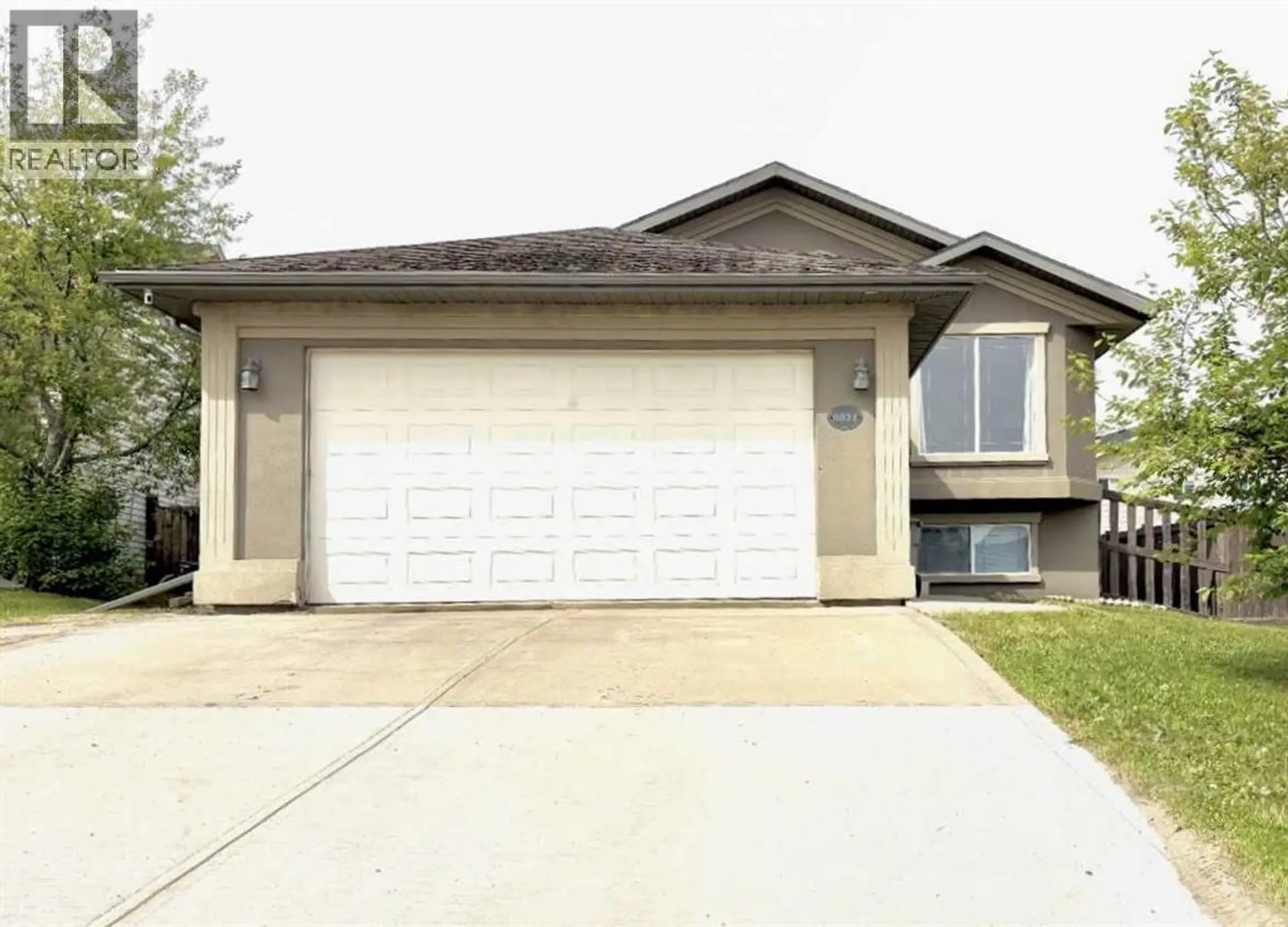 8821 113 Avenue - Image 1