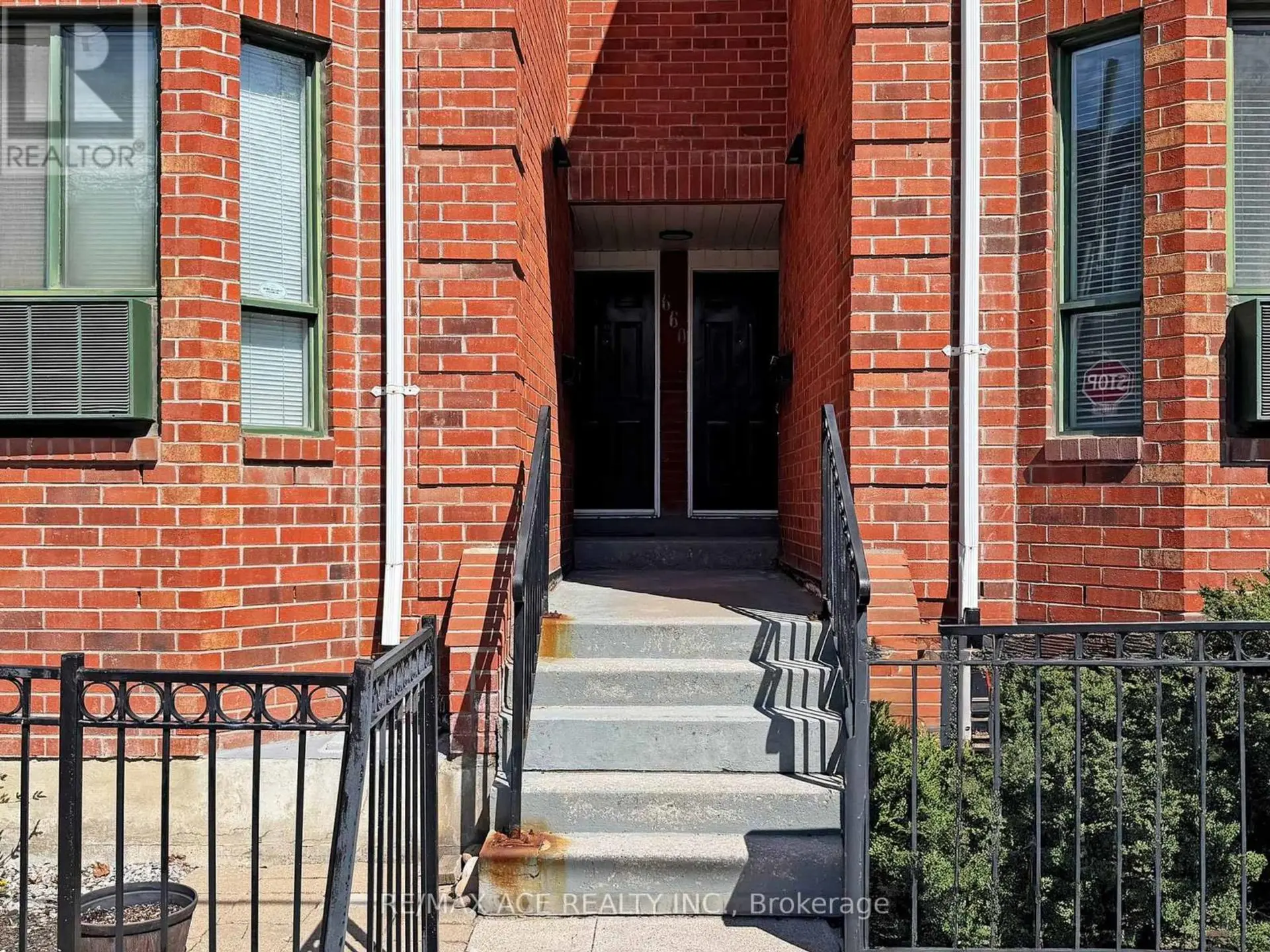 #14 660B WELLINGTON STREET W - Image 3