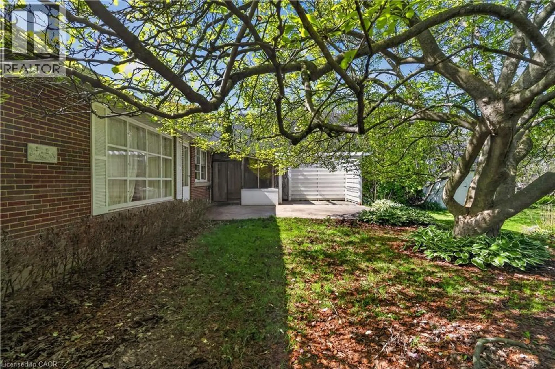 53 LOVERS Lane - Image 8