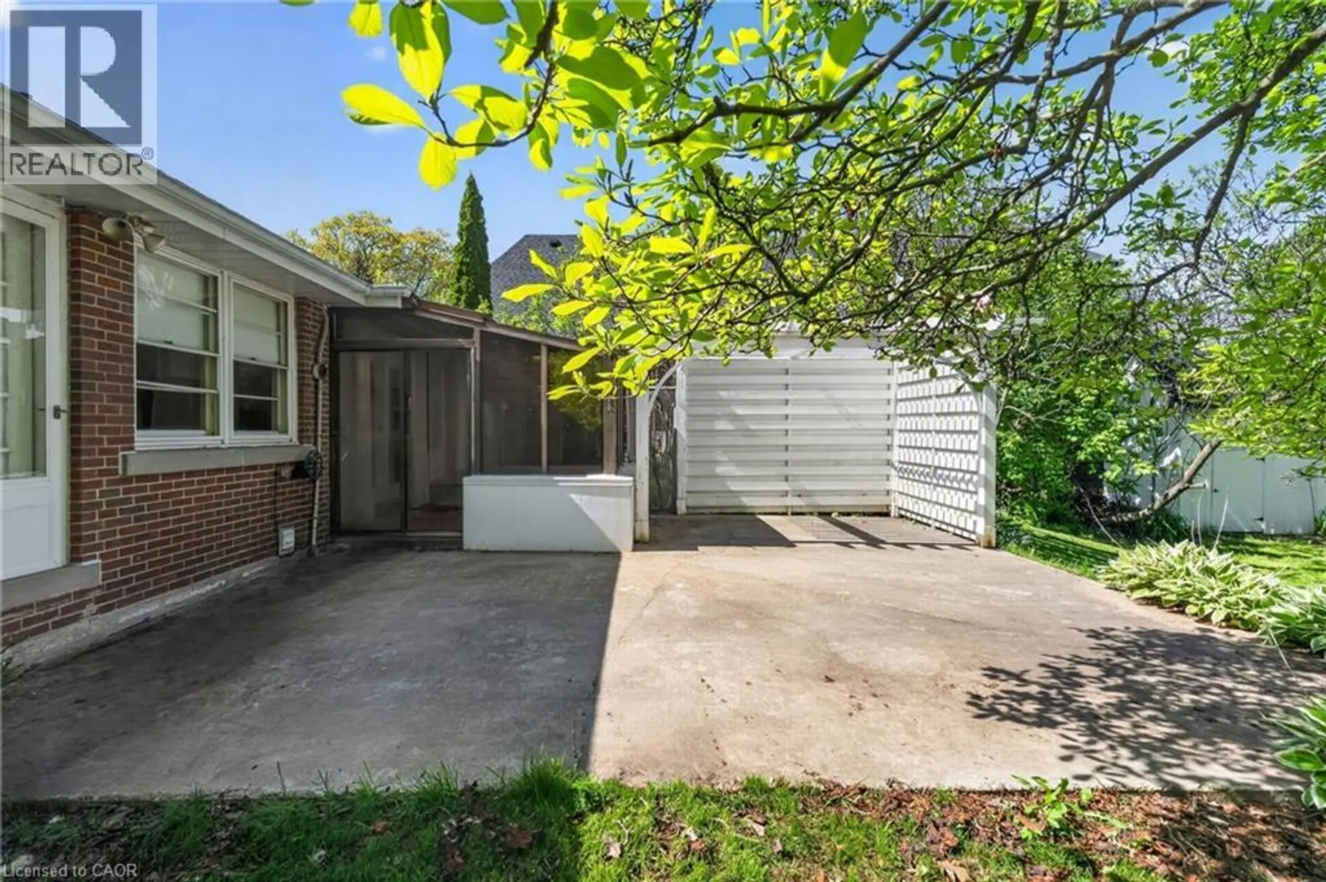 53 LOVERS Lane - Image 9