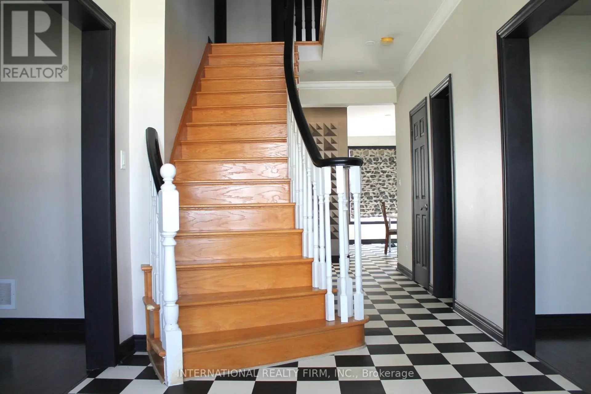 412 WRIGHT CRESCENT - Image 3