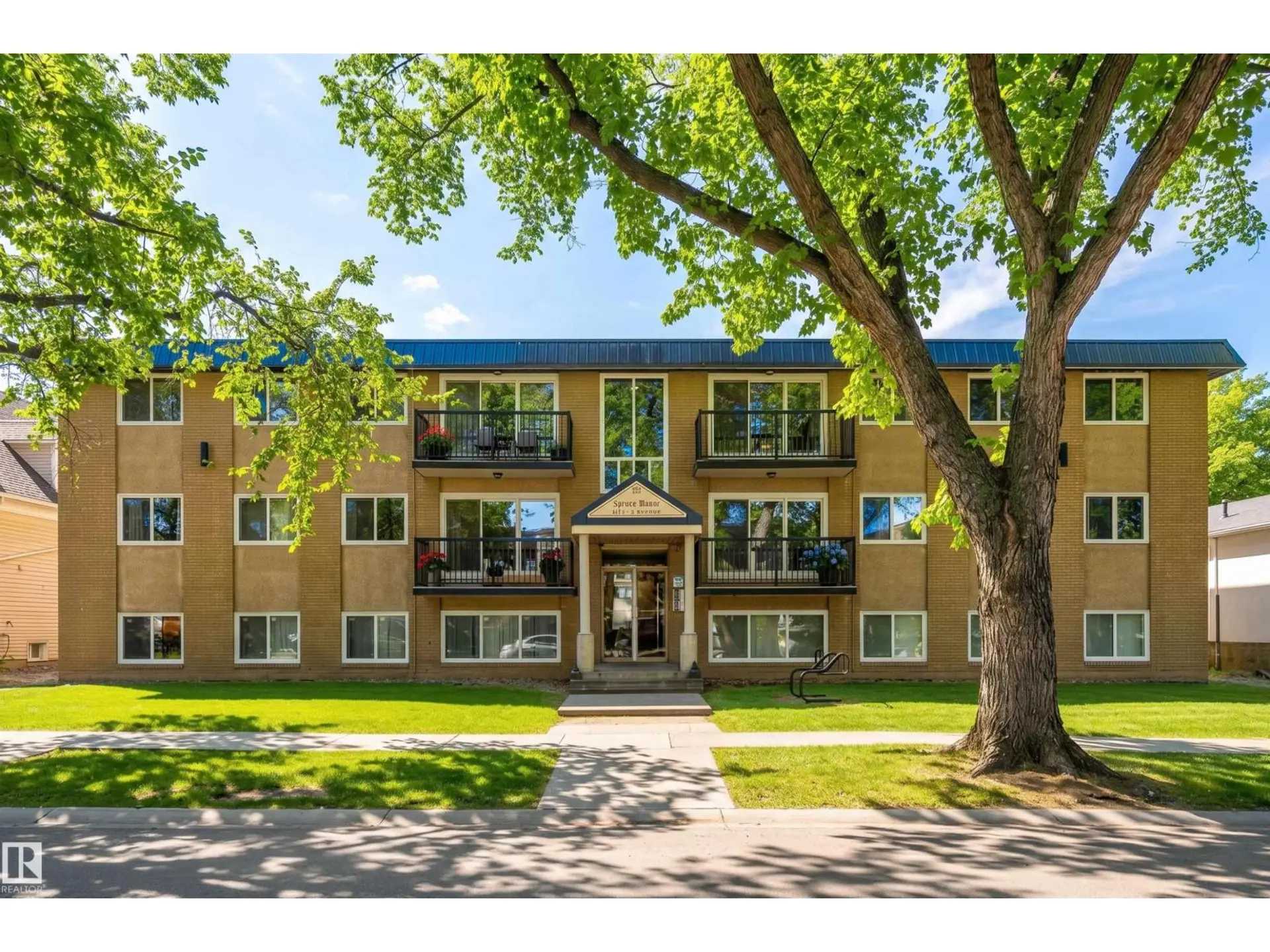 #105 10621 79 AV NW - Image 1