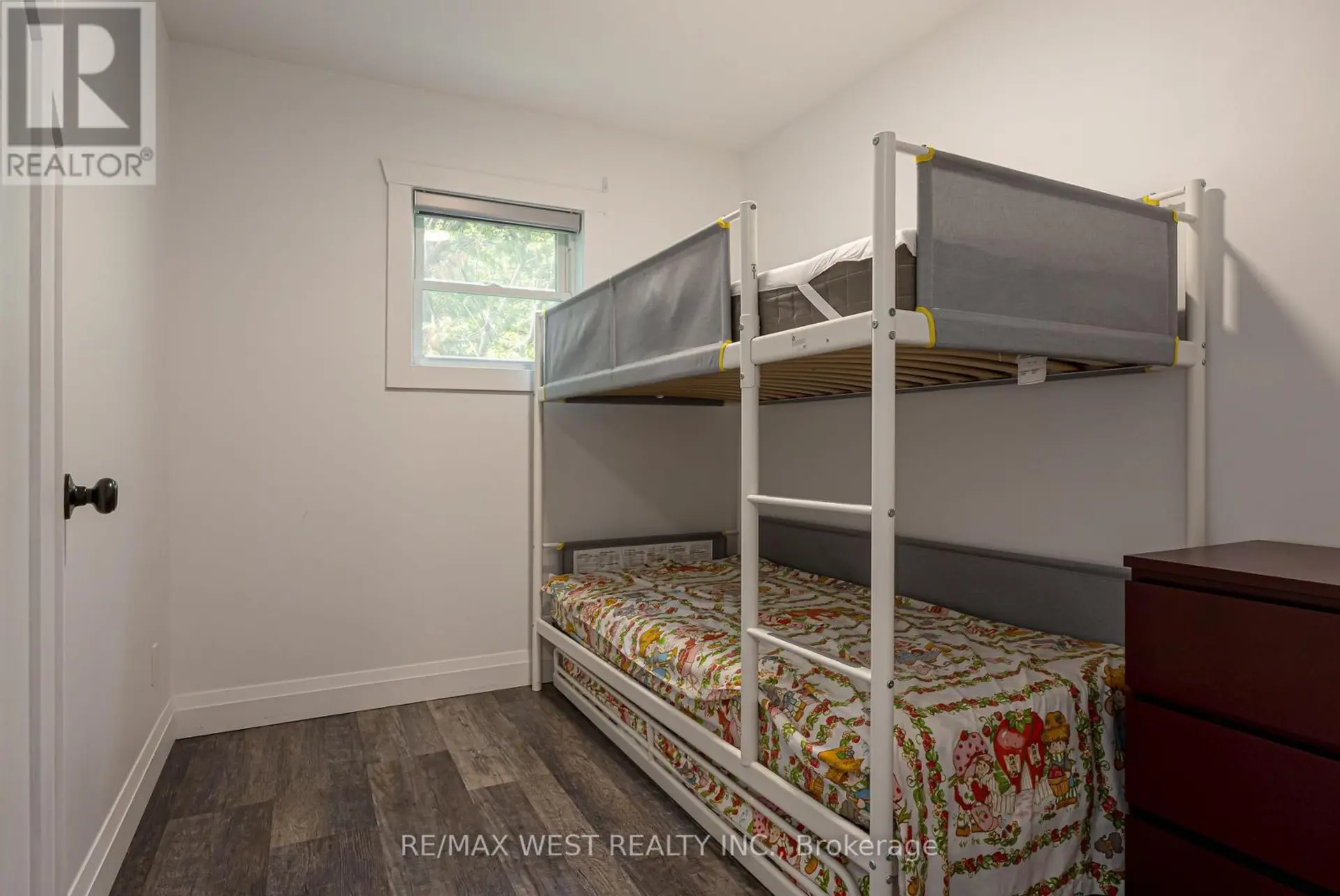 15 MANCHESTER TRAIL - Image 12