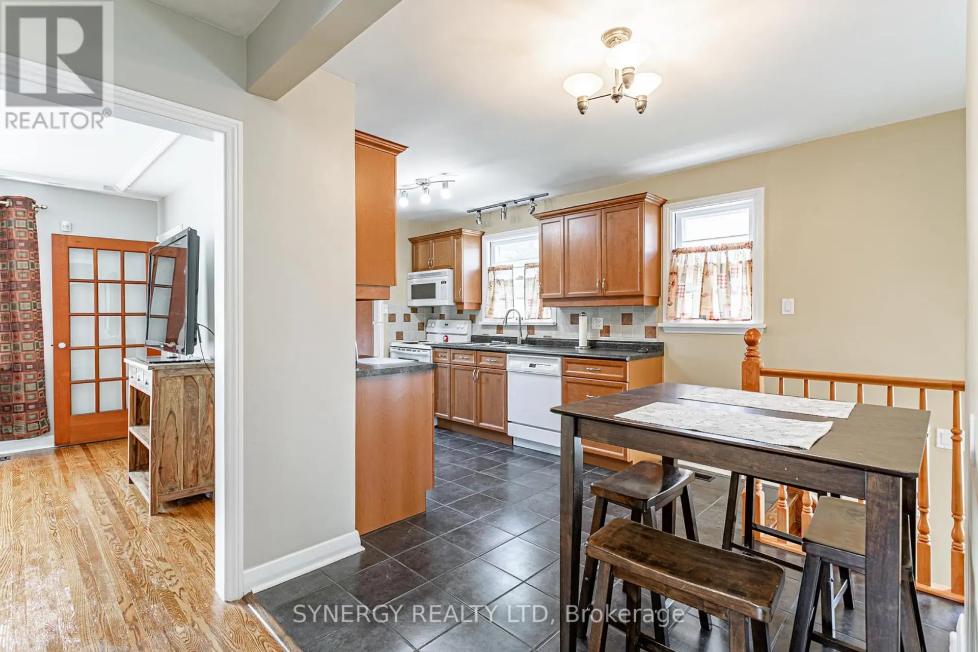 227 STERLING STREET - Image 4