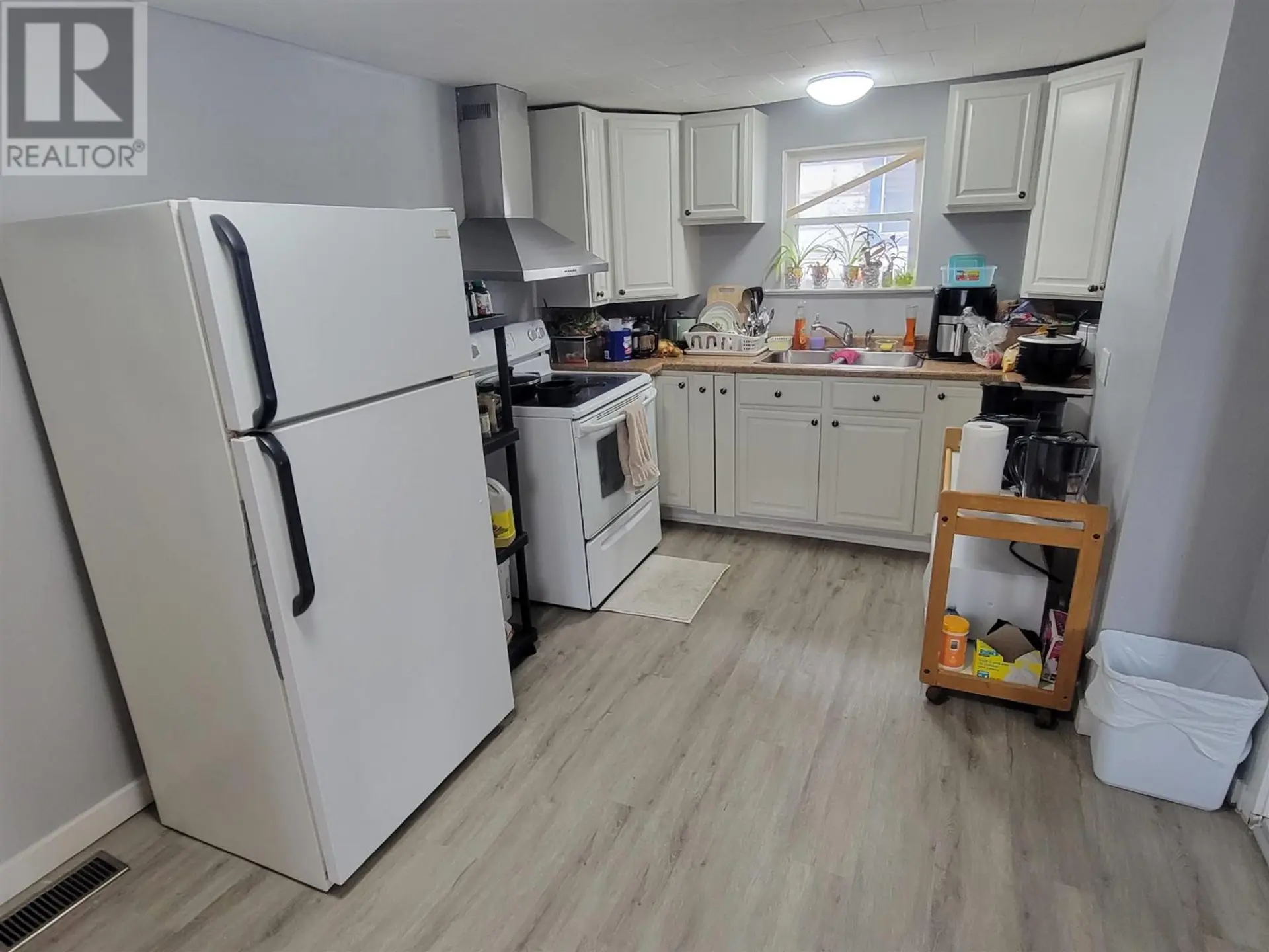119 Grosvenor AVE - Image 2