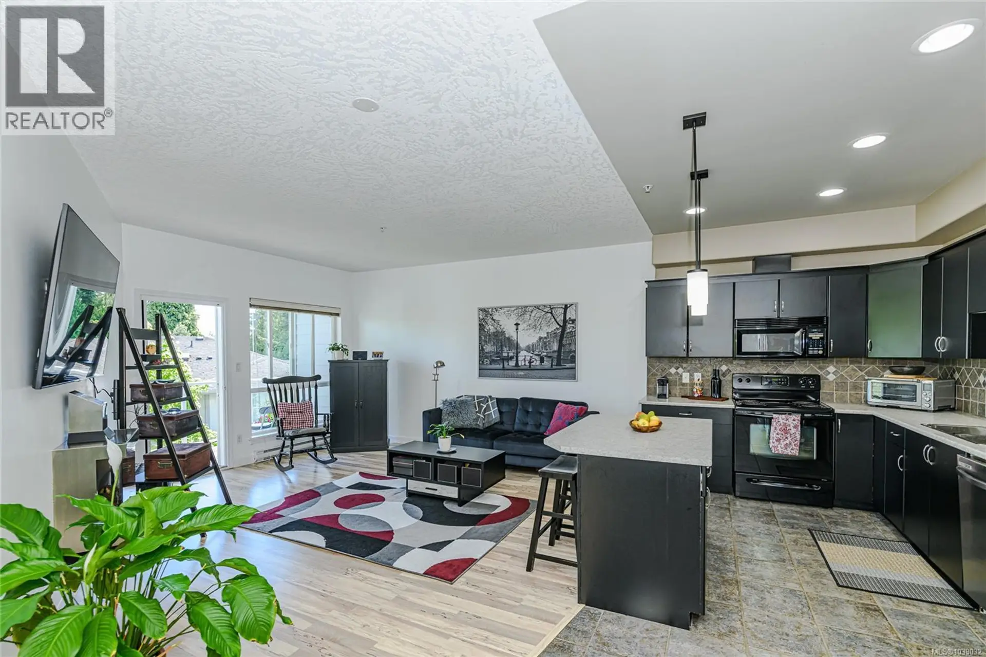 #205 3915 Carey Rd - Image 2