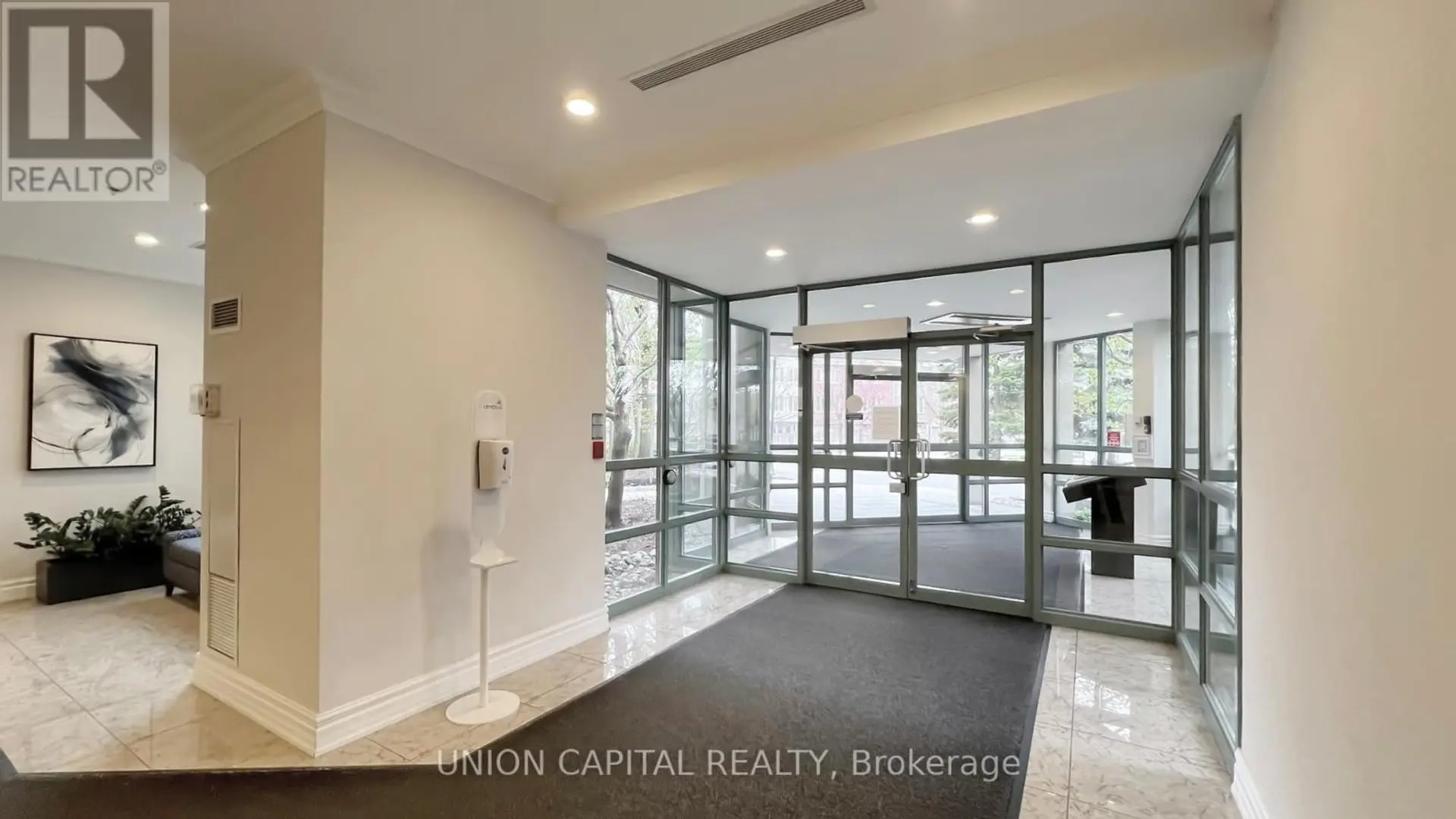 #217 3 ELLESMERE STREET - Image 2