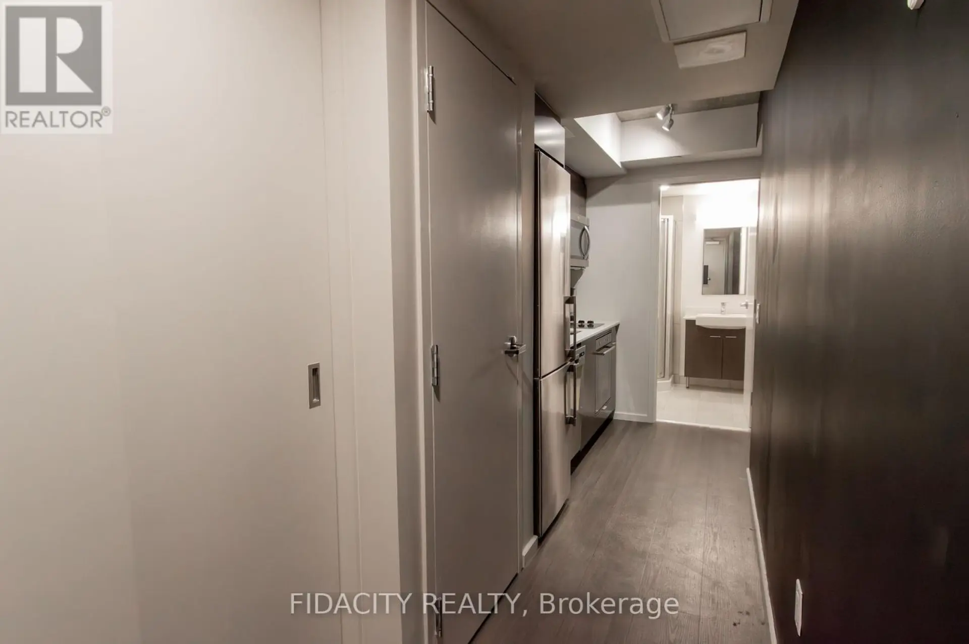 #1615 105 CHAMPAGNE AVENUE S - Image 3