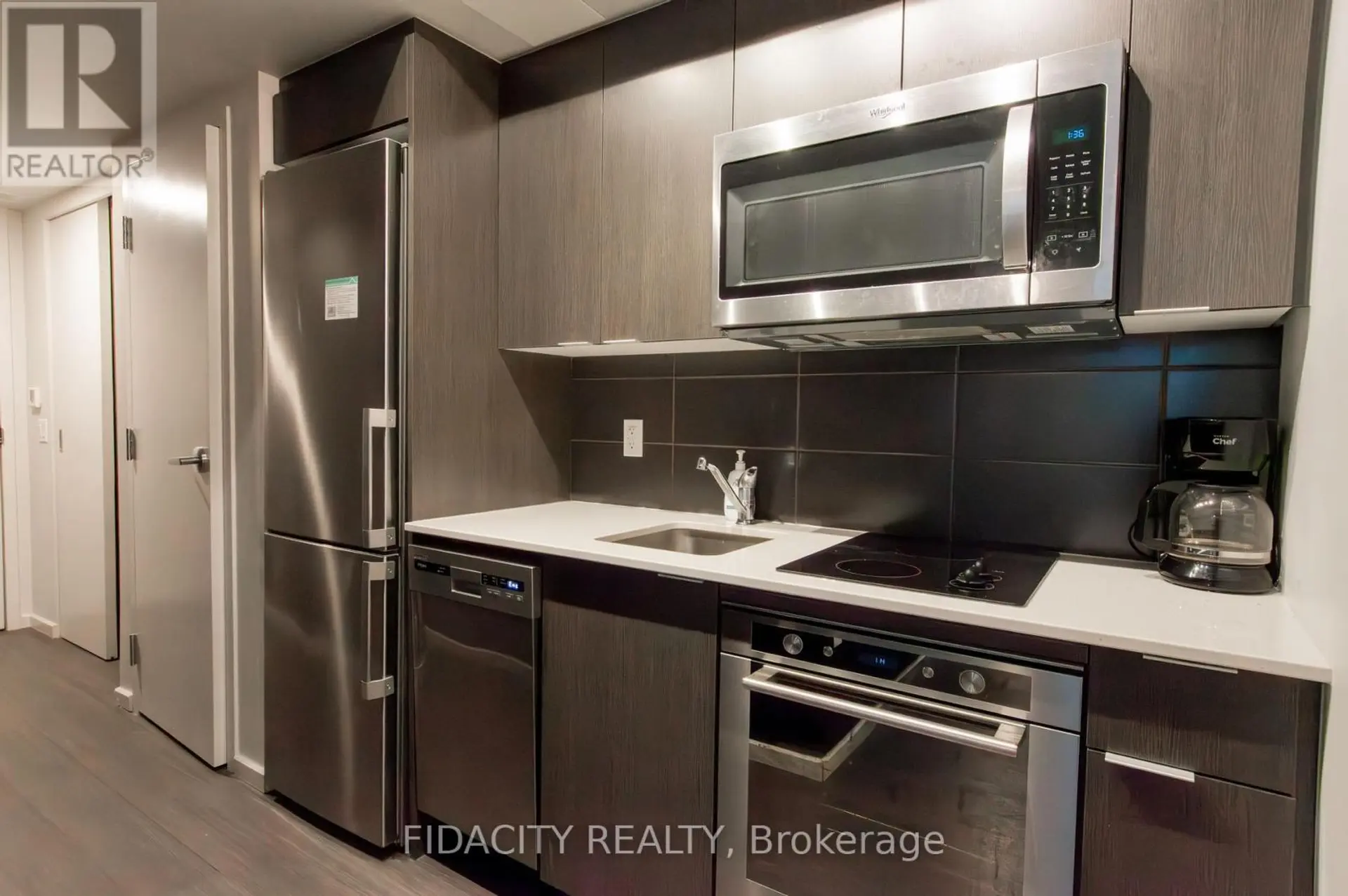 #1615 105 CHAMPAGNE AVENUE S - Image 4