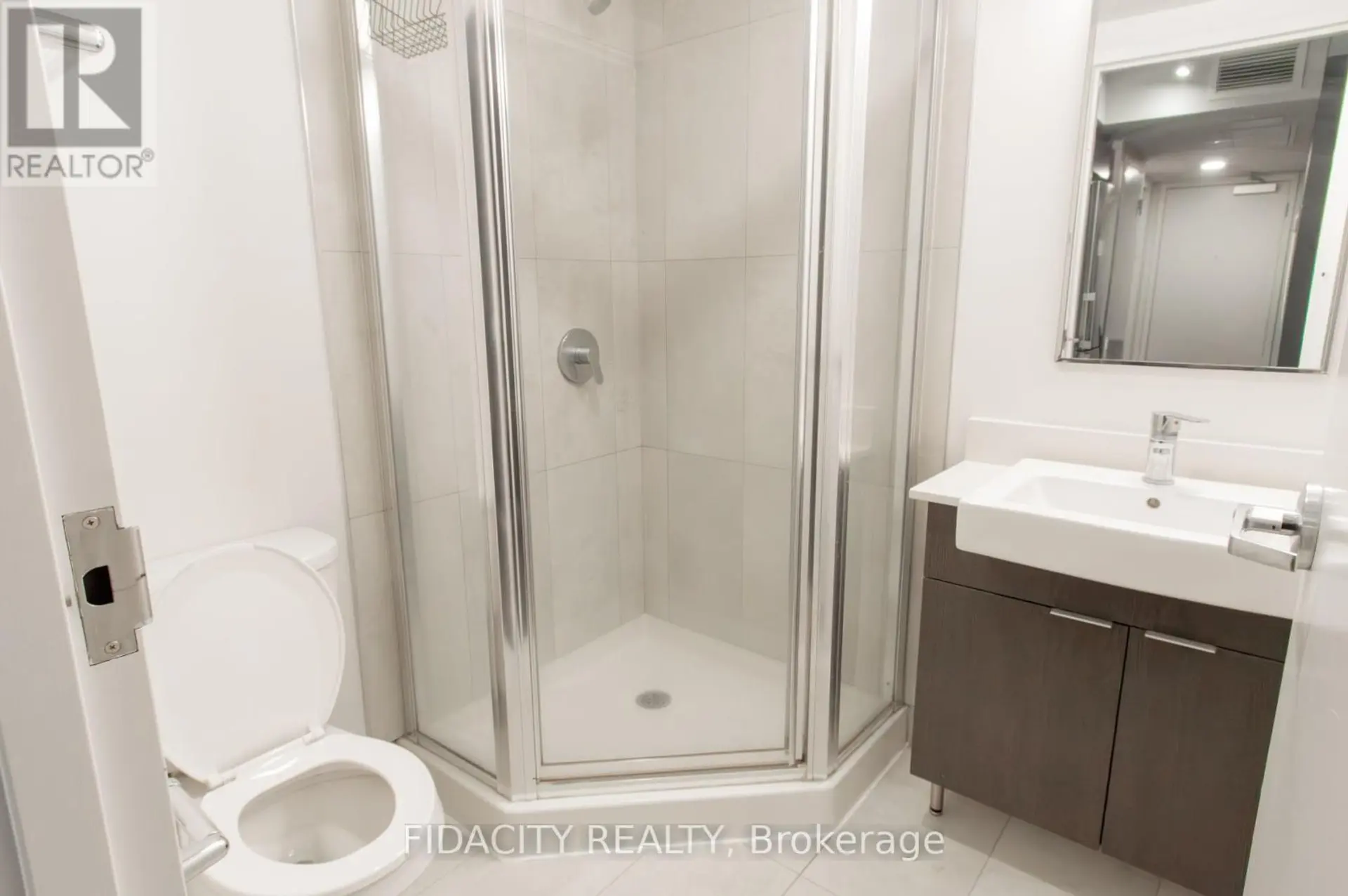 #1615 105 CHAMPAGNE AVENUE S - Image 6