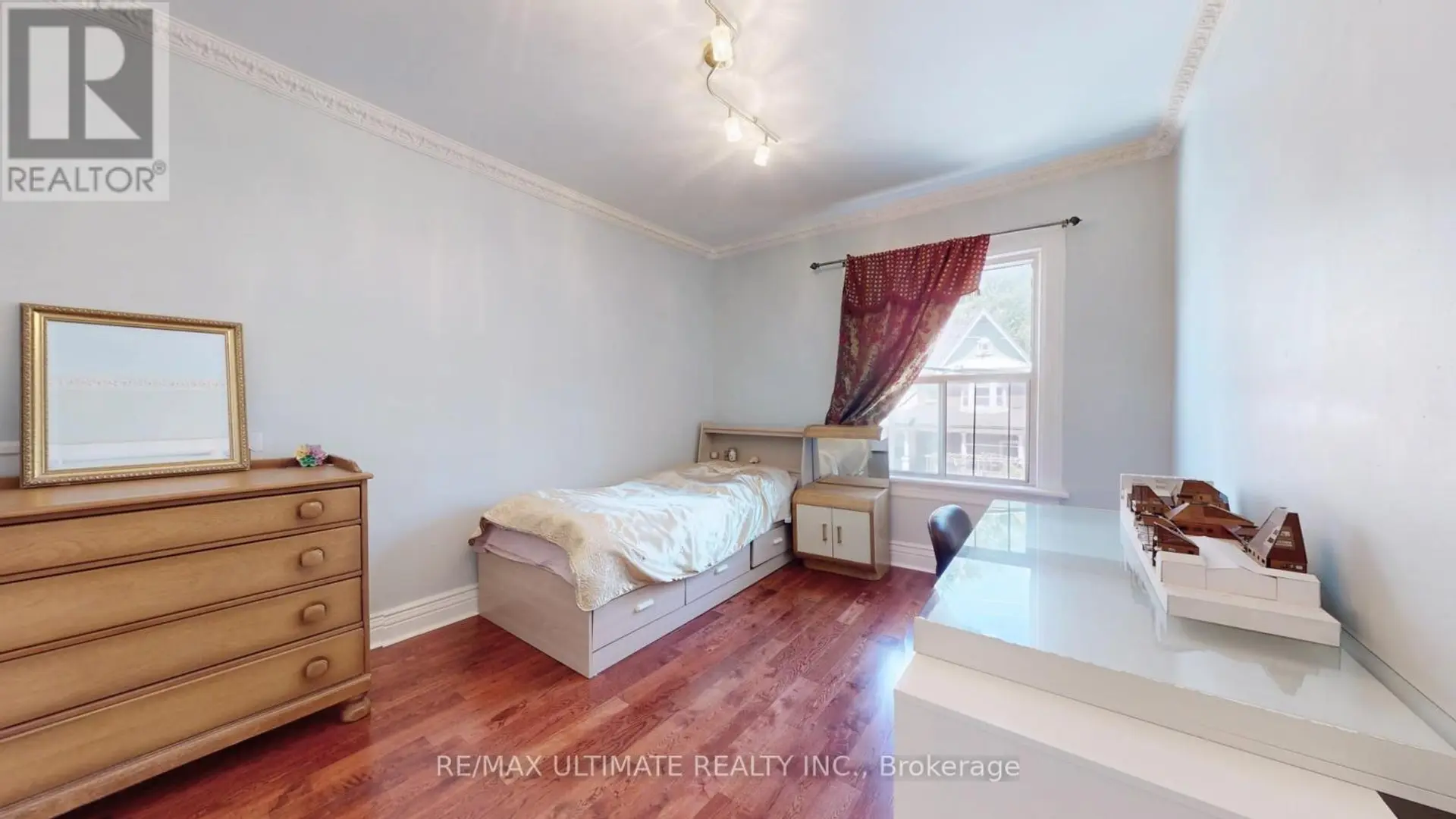 1299 DUNDAS STREET E - Image 6