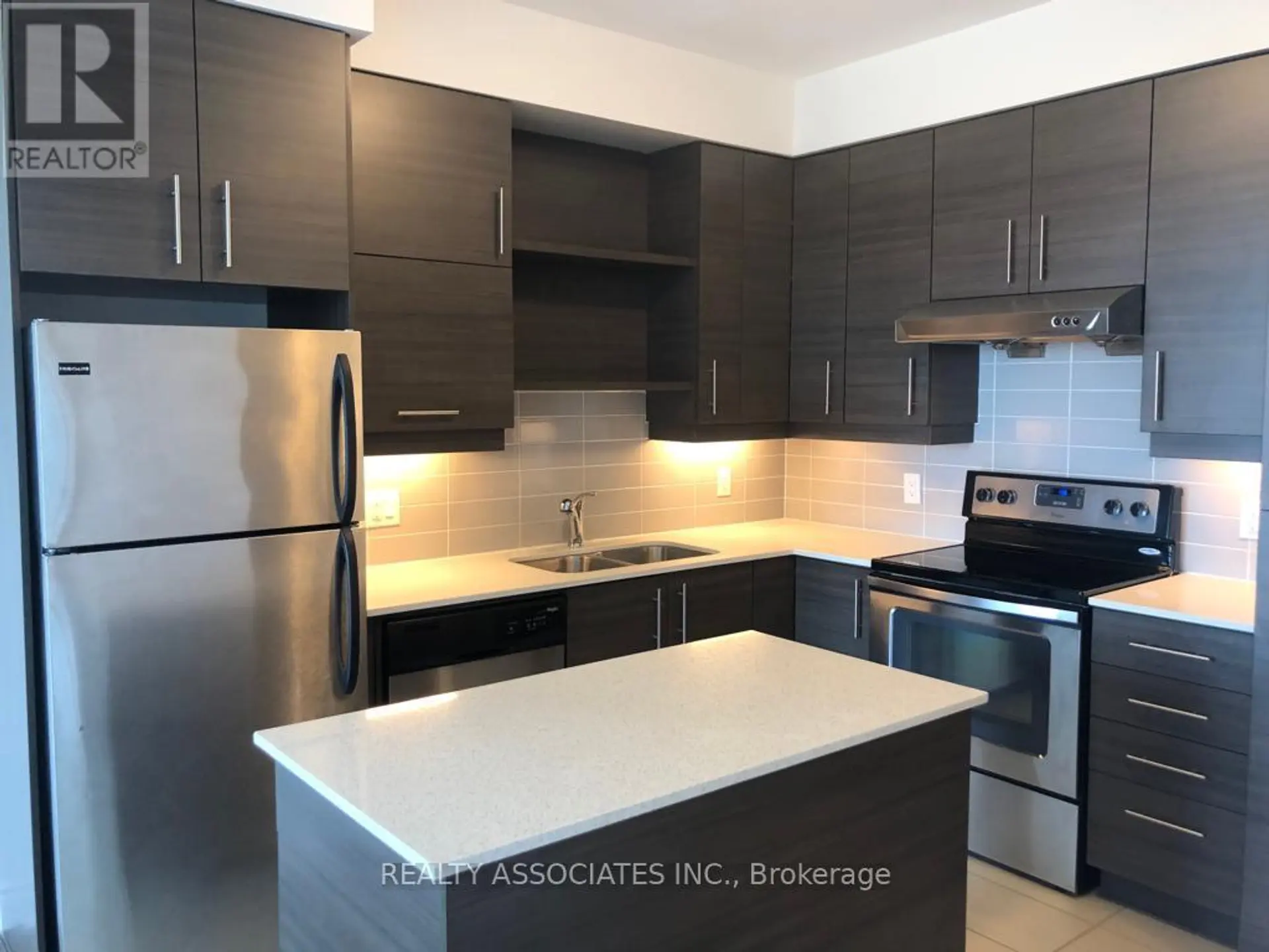 #1020 277 SOUTH PARK ROAD - Image 3