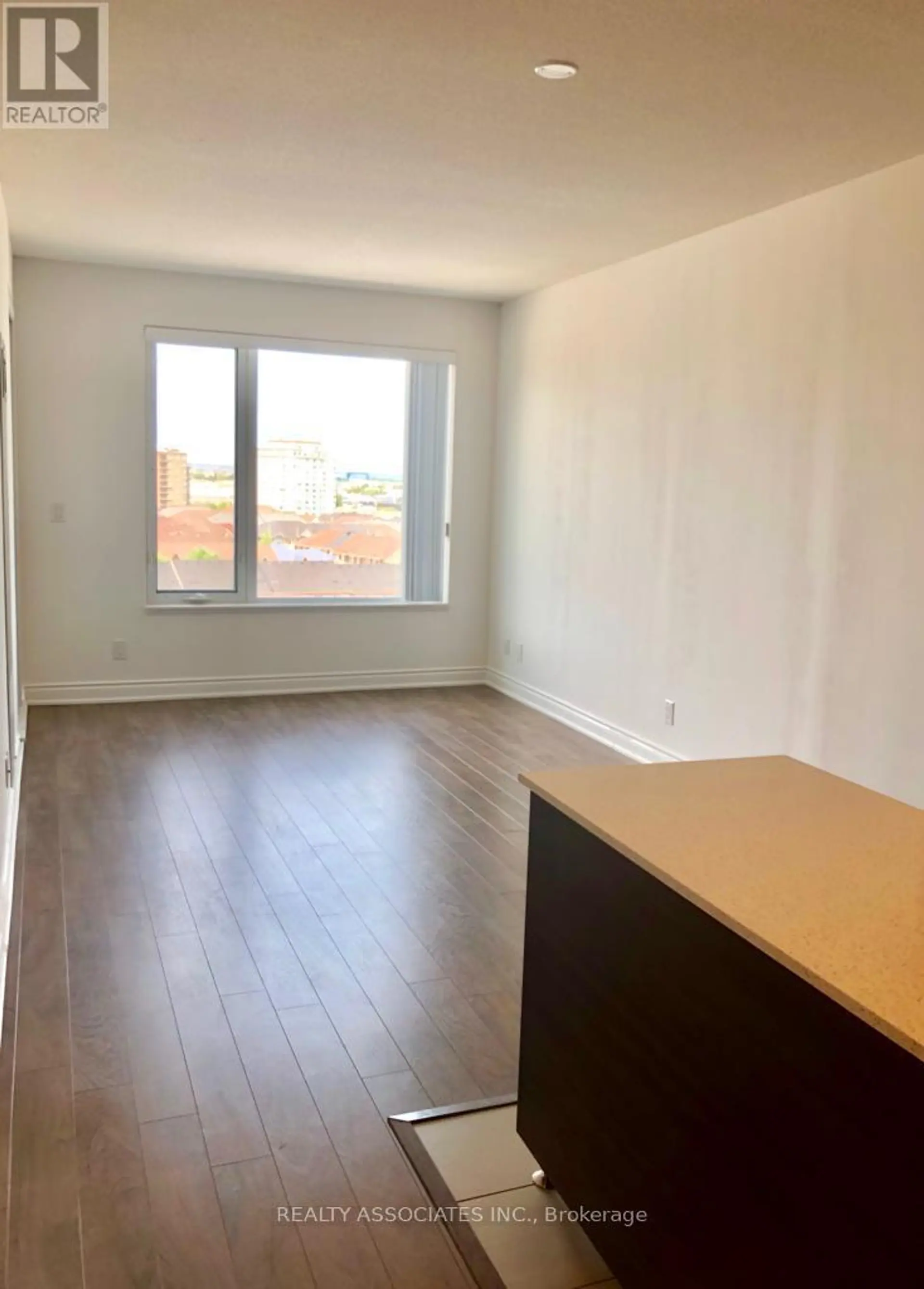 #1020 277 SOUTH PARK ROAD - Image 6