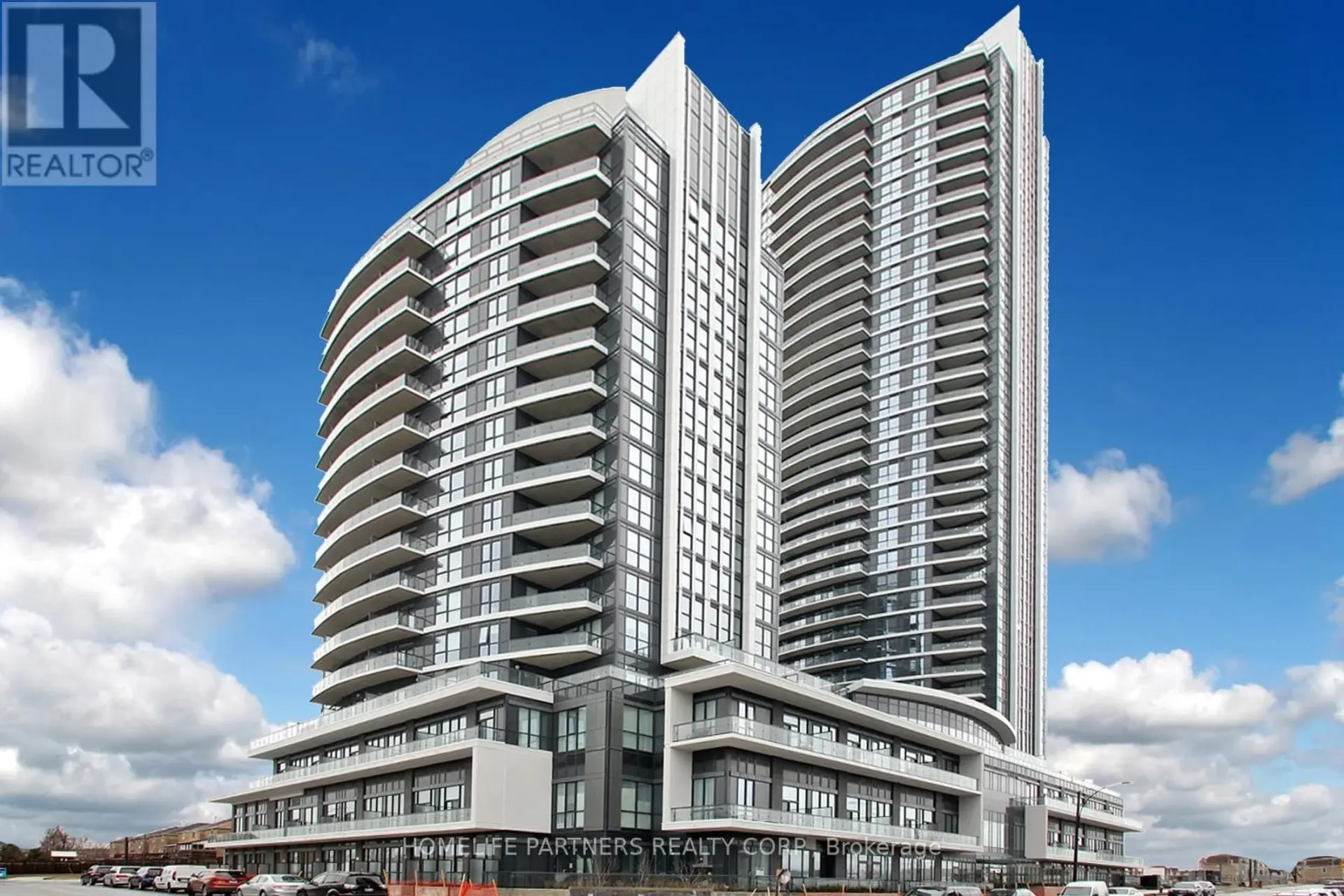 #720 35 WATERGARDEN DRIVE - Image 1