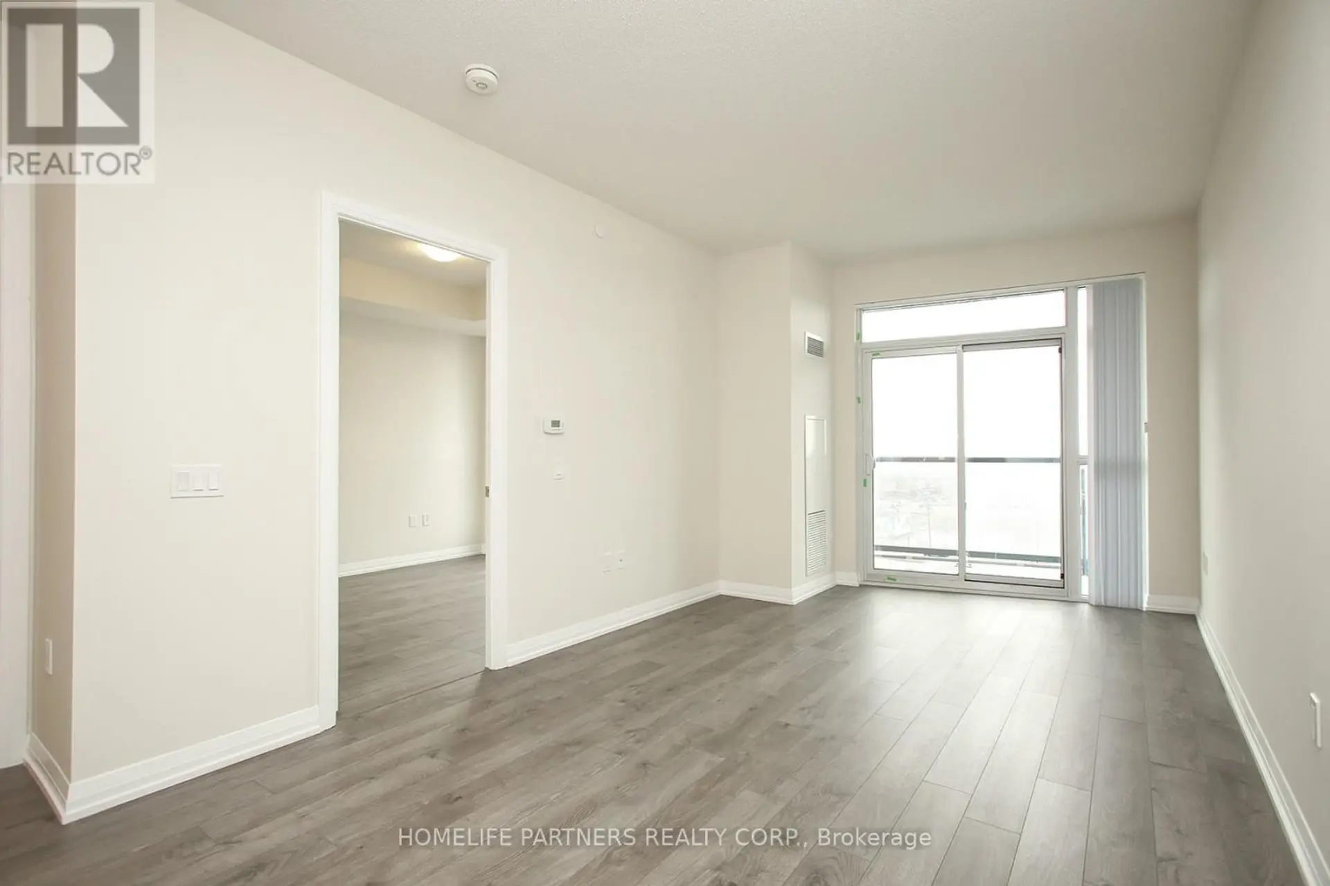 #720 35 WATERGARDEN DRIVE - Image 11