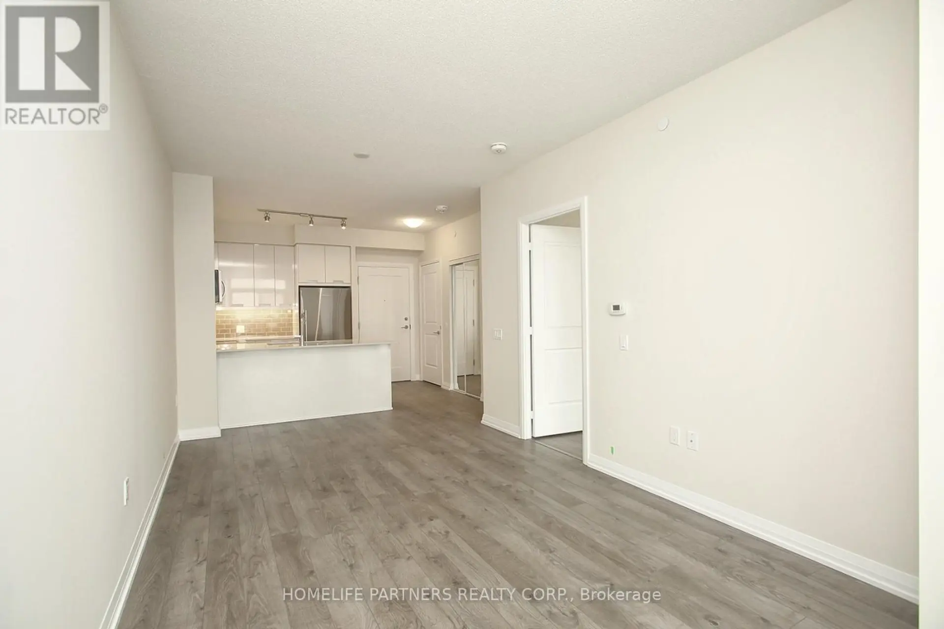 #720 35 WATERGARDEN DRIVE - Image 12