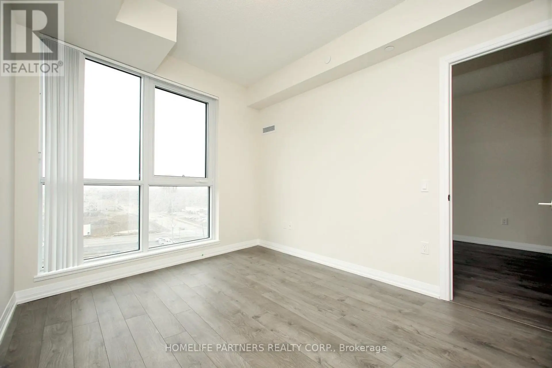 #720 35 WATERGARDEN DRIVE - Image 15