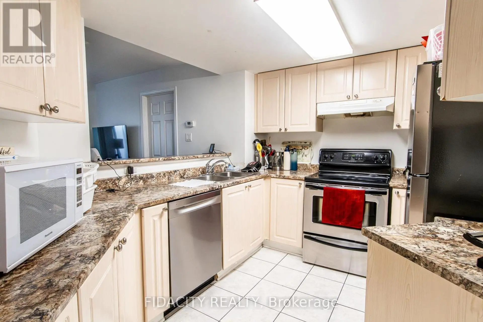 #8A 310 CENTRAL PARK DRIVE - Image 4